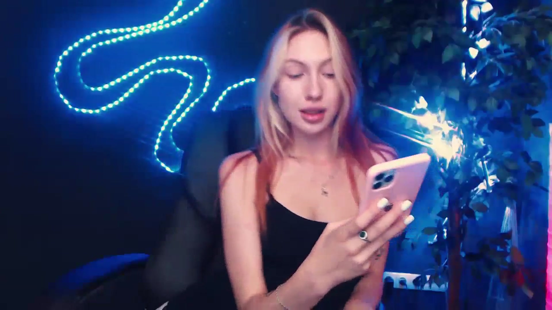 Gallery image thumbnail from LovelyGin's myfreecams stream on, 08/04/2023, 13:09 image 4 of 20
