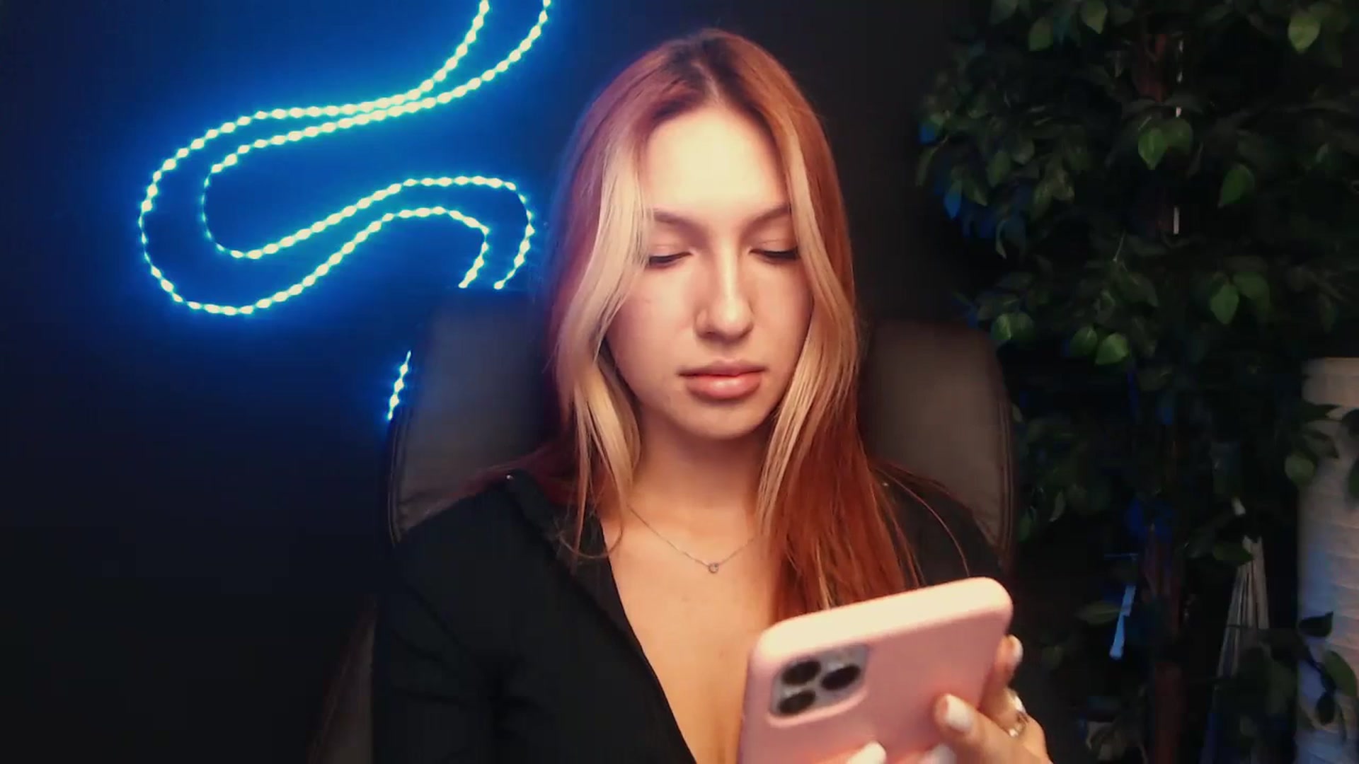 Gallery image thumbnail from LovelyGin's myfreecams stream on, 09/27/2023, 13:09 image 6 of 20