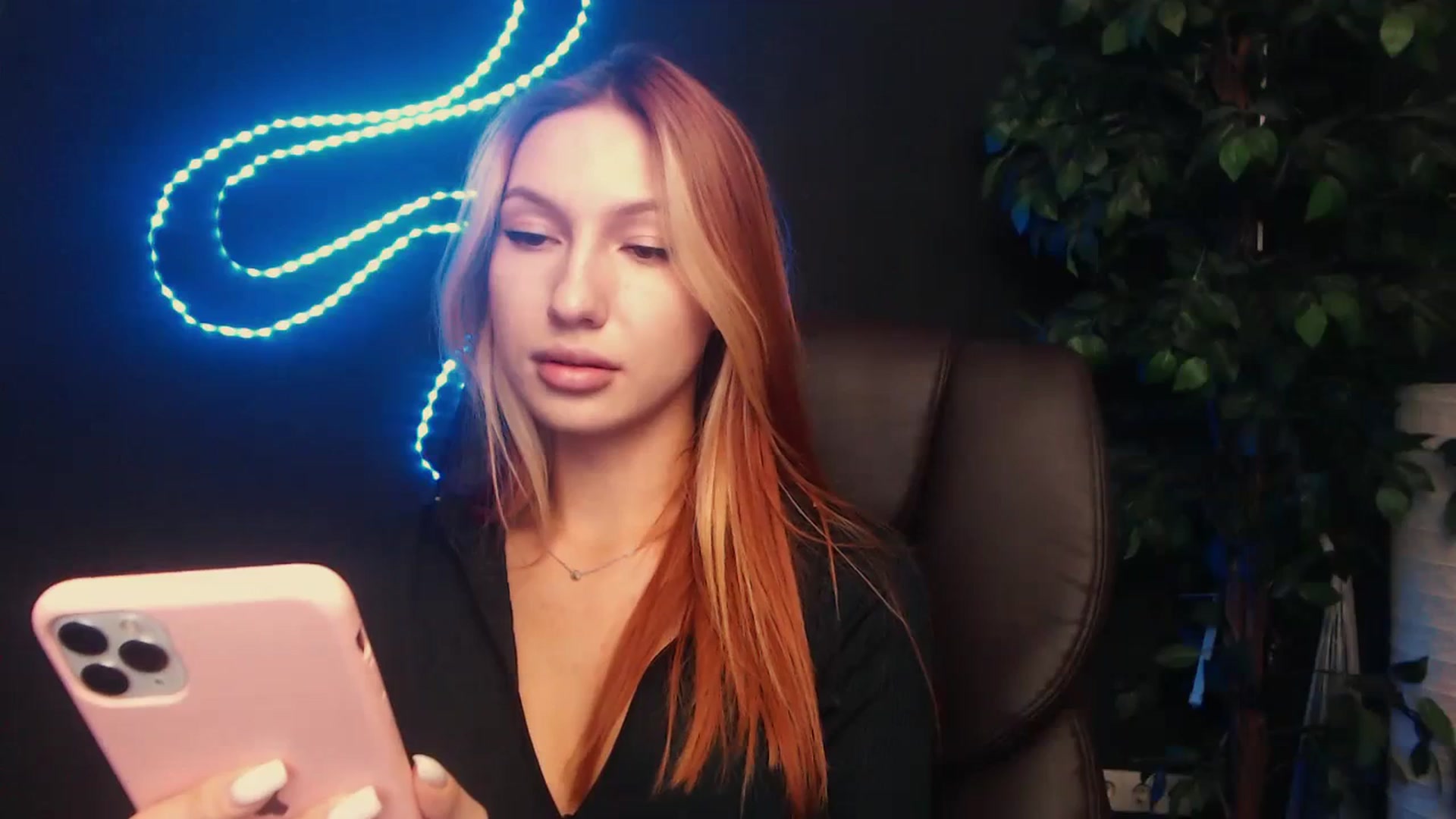 Gallery image thumbnail from LovelyGin's myfreecams stream on, 09/27/2023, 13:09 image 8 of 20