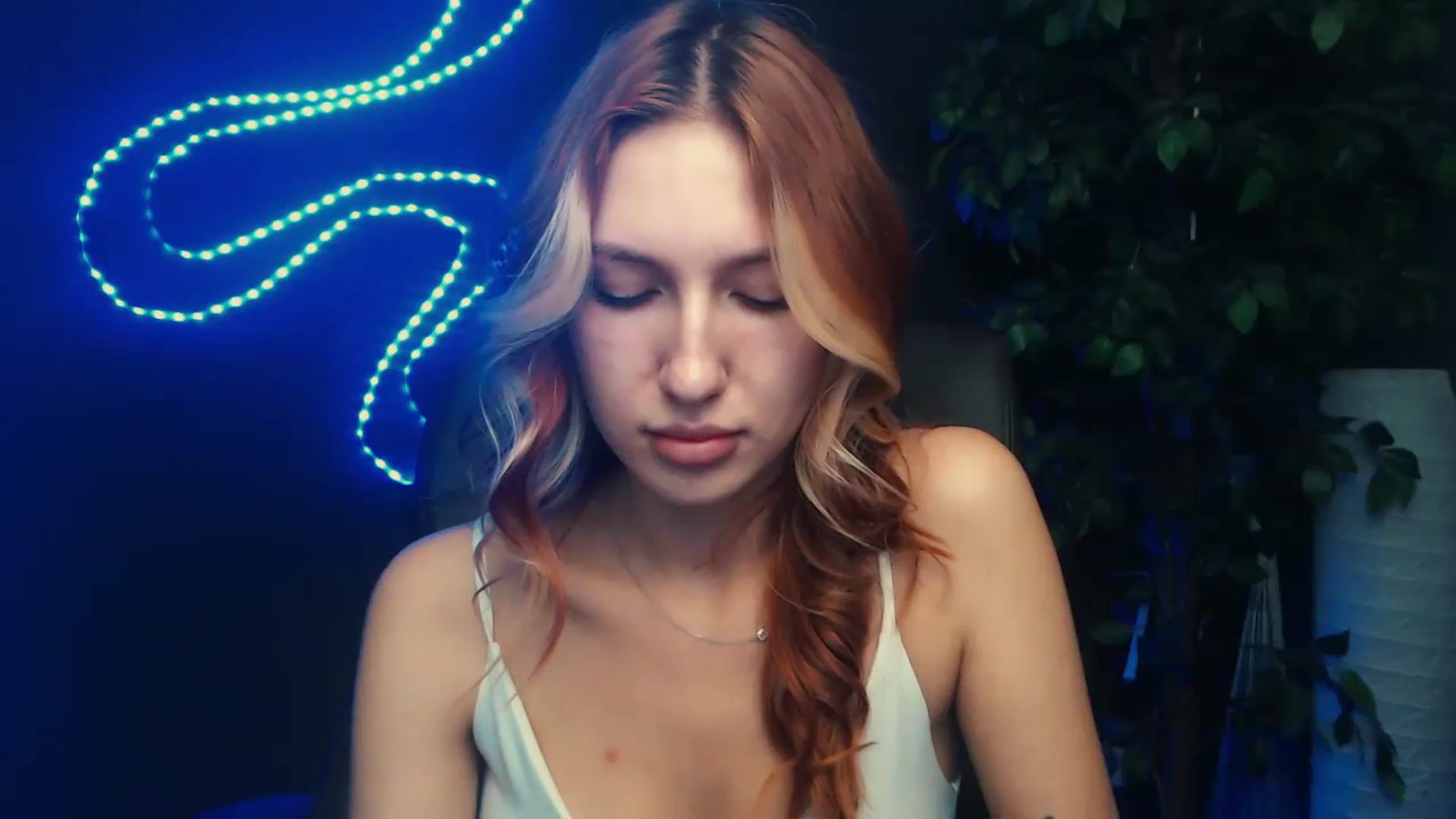 Gallery image thumbnail from LovelyGin's myfreecams stream on, 10/02/2023, 12:48 image 10 of 20