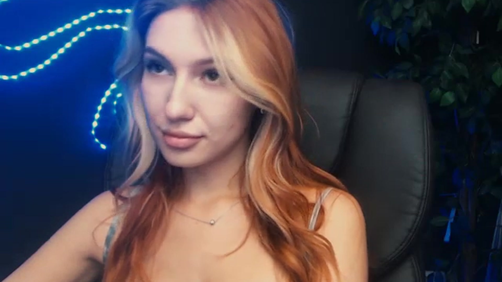 Gallery image thumbnail from LovelyGin's myfreecams stream on, 10/03/2023, 13:10 image 2 of 20