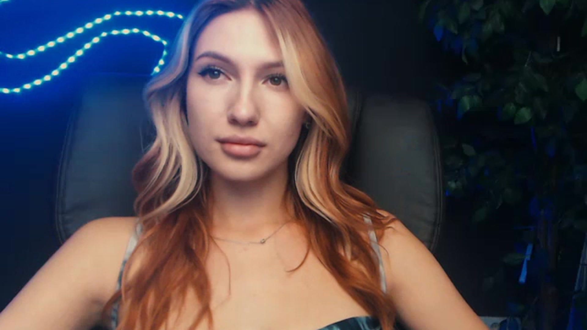 Gallery image thumbnail from LovelyGin's myfreecams stream on, 10/03/2023, 13:10 image 7 of 20