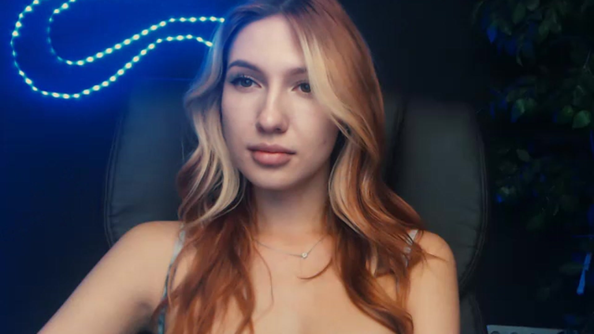 Gallery image thumbnail from LovelyGin's myfreecams stream on, 10/03/2023, 13:10 image 9 of 20