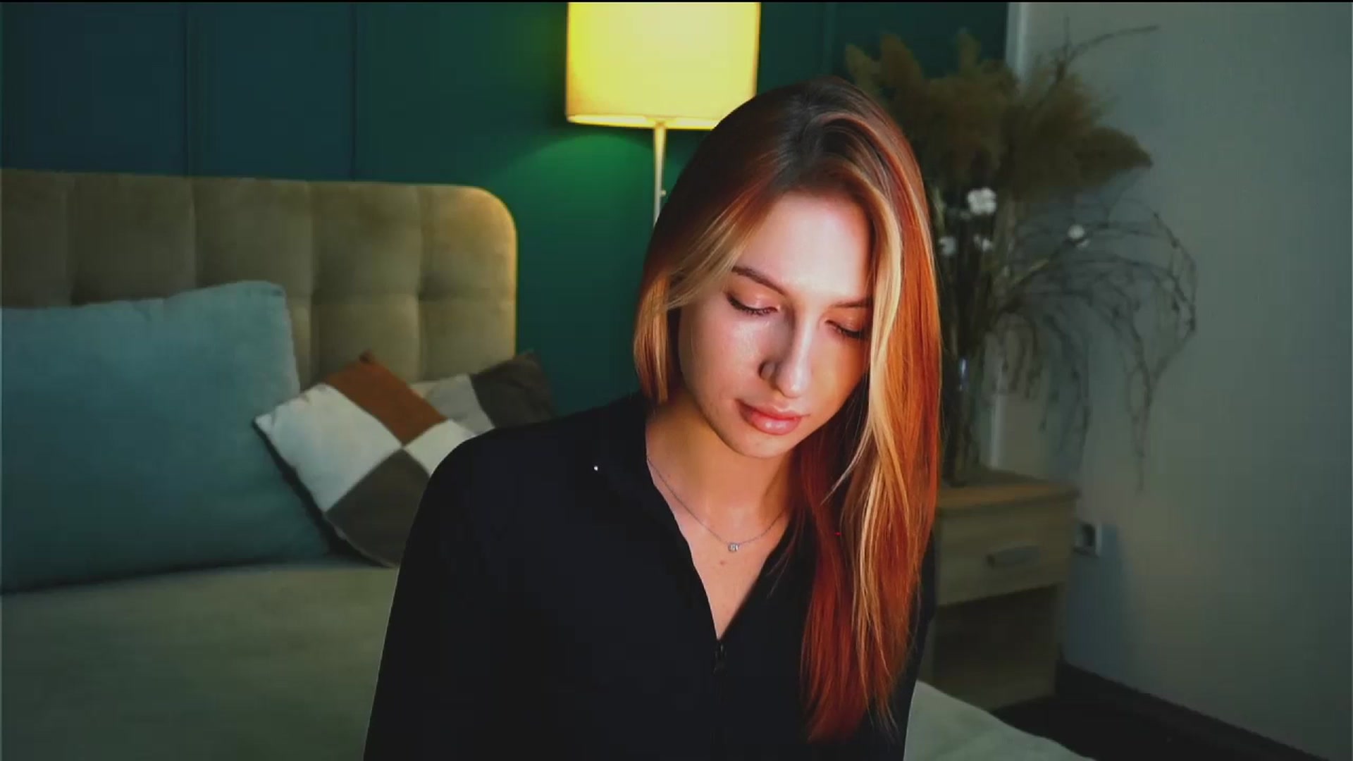 Gallery image thumbnail from LovelyGin's myfreecams stream on, 10/04/2023, 13:36 image 7 of 20
