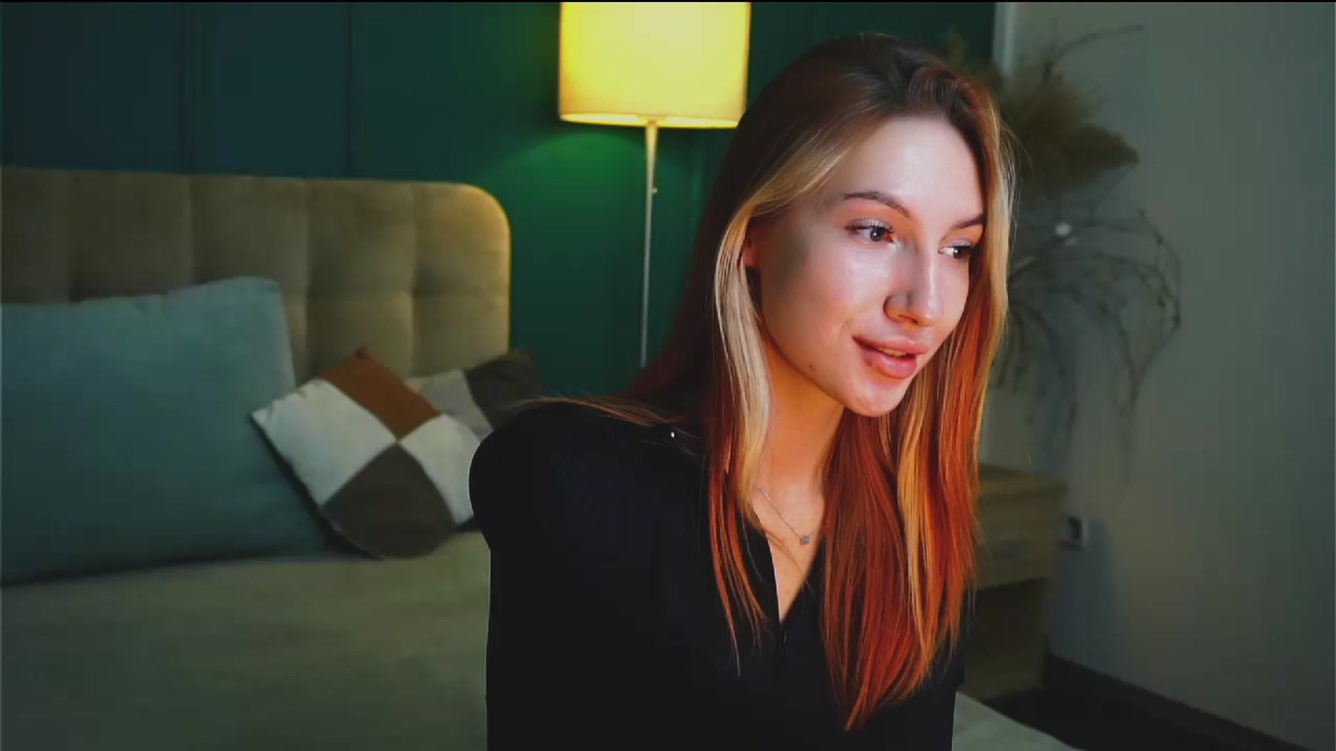 Gallery image thumbnail from LovelyGin's myfreecams stream on, 10/04/2023, 13:36 image 1 of 20