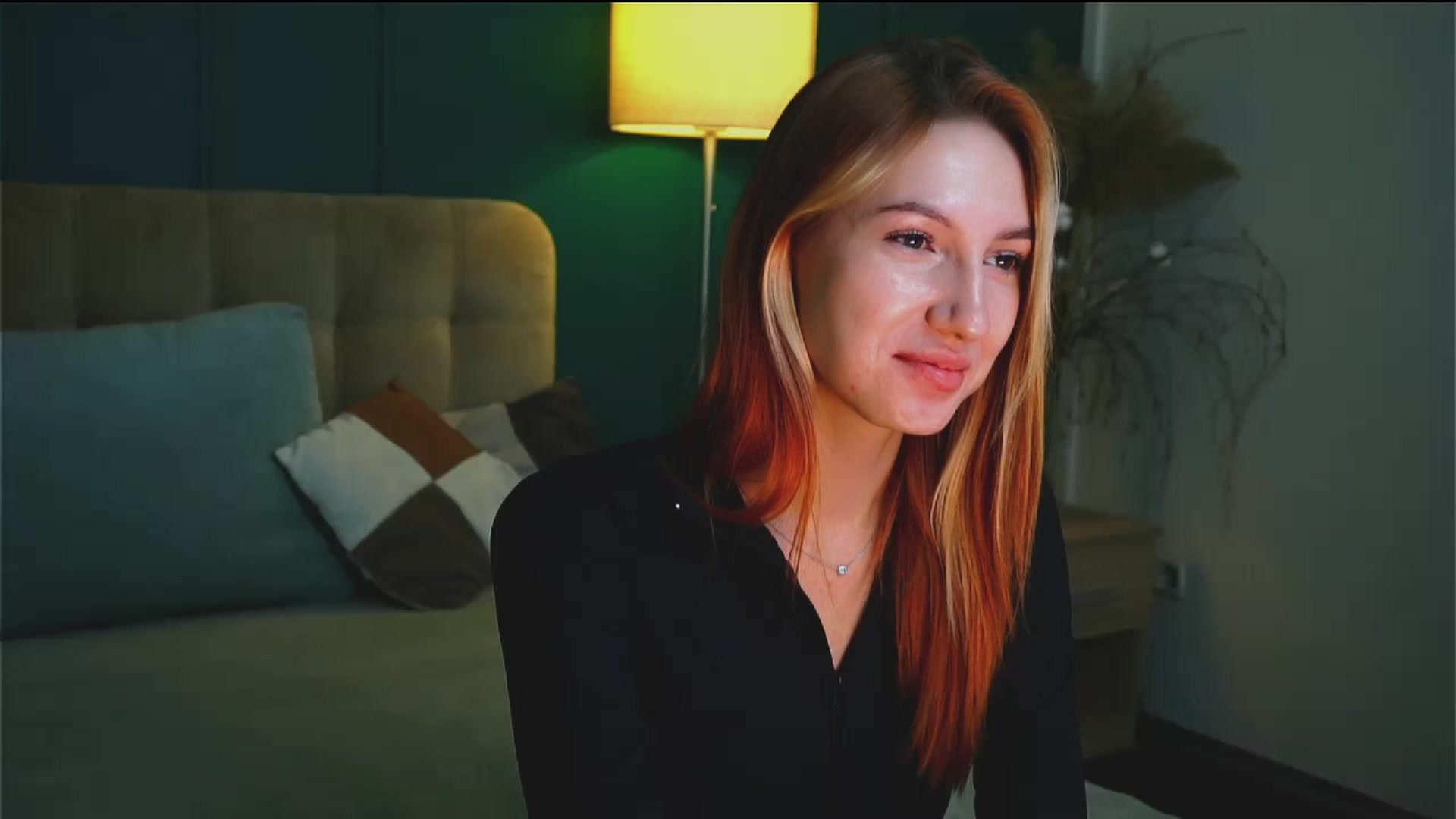 Gallery image thumbnail from LovelyGin's myfreecams stream on, 10/04/2023, 13:36 image 6 of 20