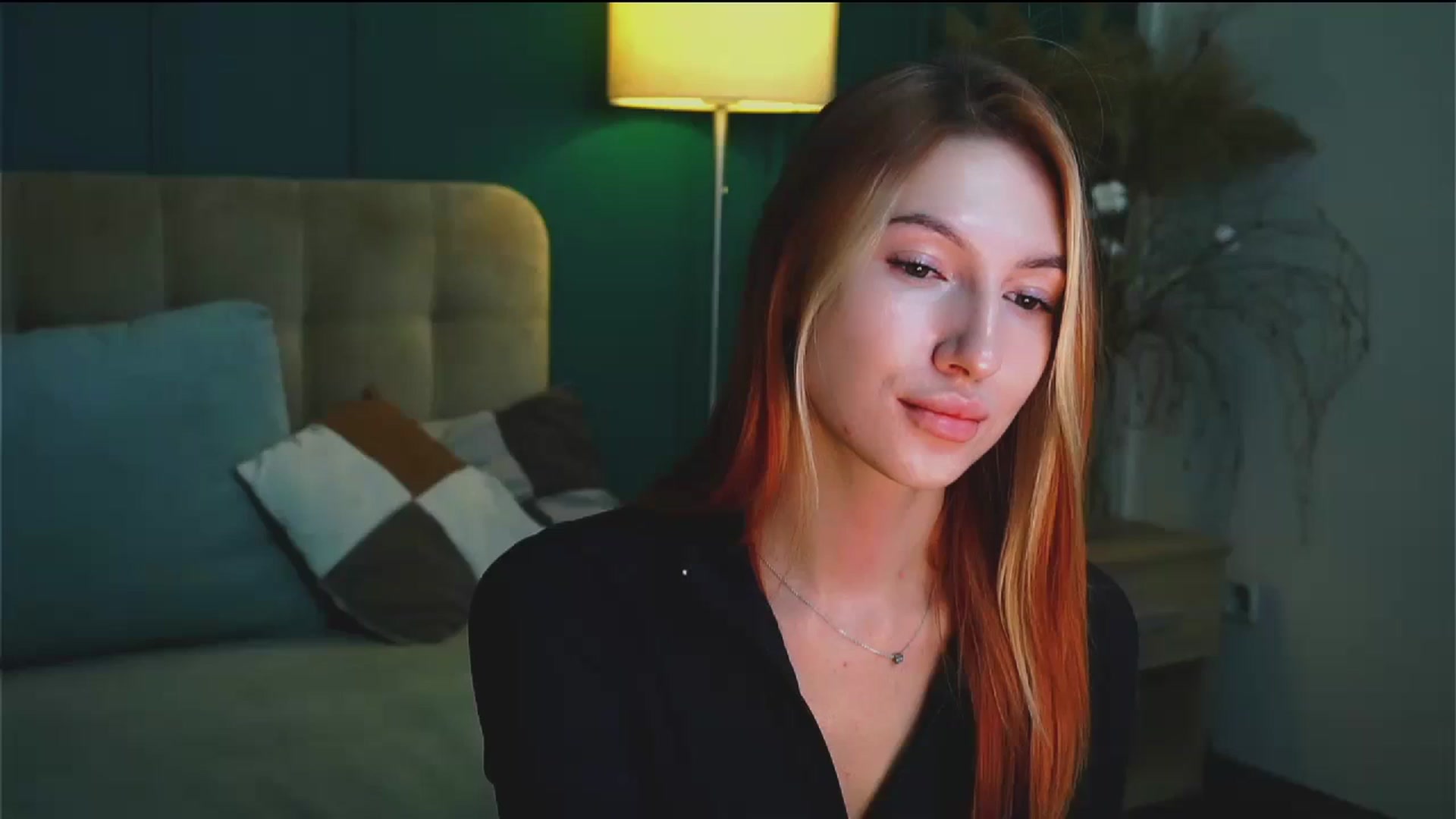 Gallery image thumbnail from LovelyGin's myfreecams stream on, 10/04/2023, 14:09 image 1 of 20