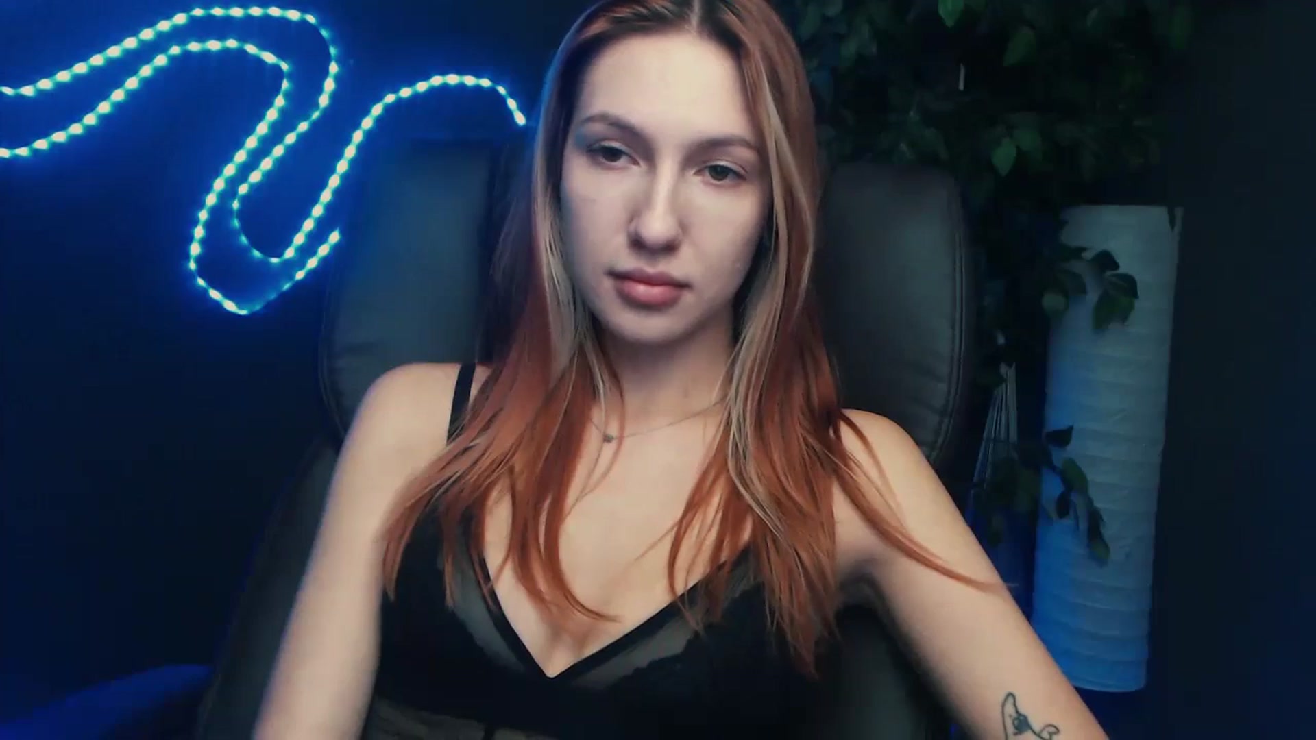 Gallery image thumbnail from LovelyGin's myfreecams stream on, 10/05/2023, 13:15 image 10 of 20
