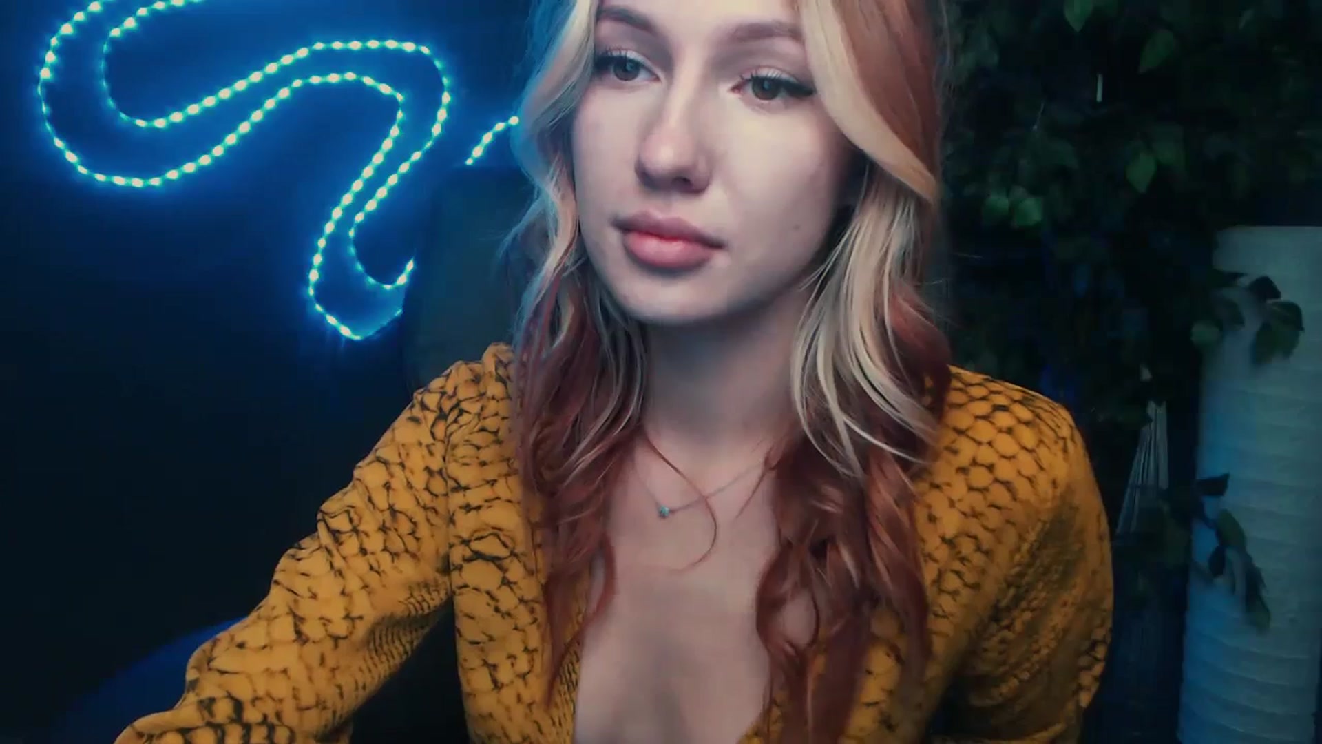Gallery image thumbnail from LovelyGin's myfreecams stream on, 10/06/2023, 15:27 image 7 of 20