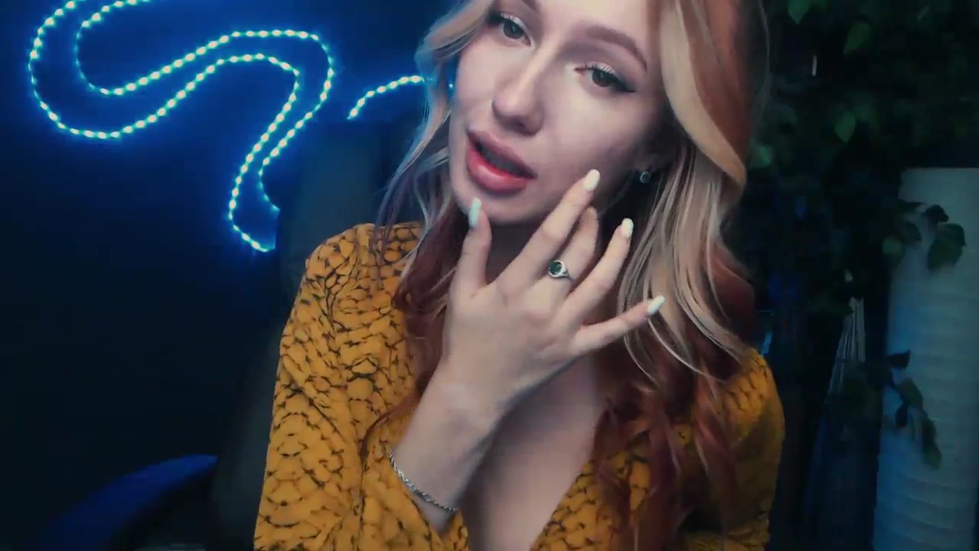 Gallery image thumbnail from LovelyGin's myfreecams stream on, 10/06/2023, 15:27 image 6 of 20