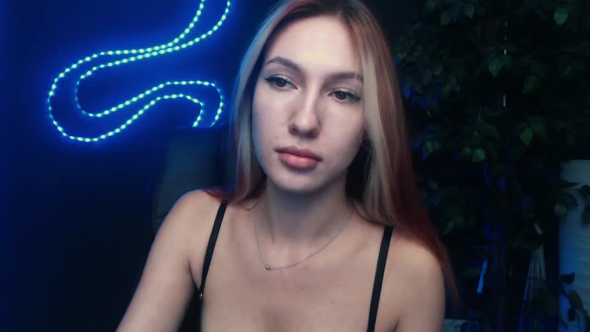 Gallery image thumbnail from LovelyGin's myfreecams stream on, 10/10/2023, 14:58 image 3 of 20