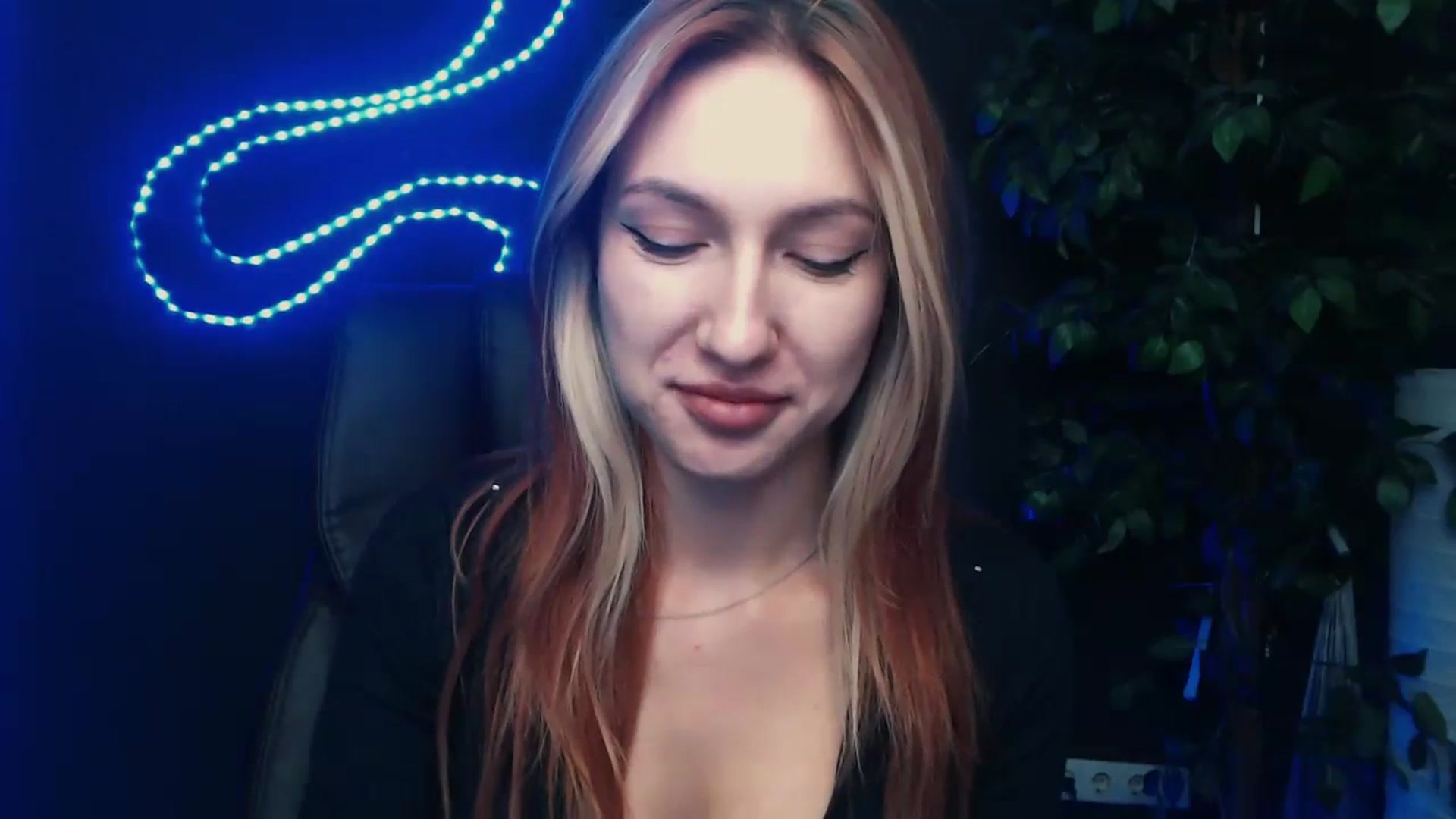 Gallery image thumbnail from LovelyGin's myfreecams stream on, 10/10/2023, 16:39 image 12 of 20