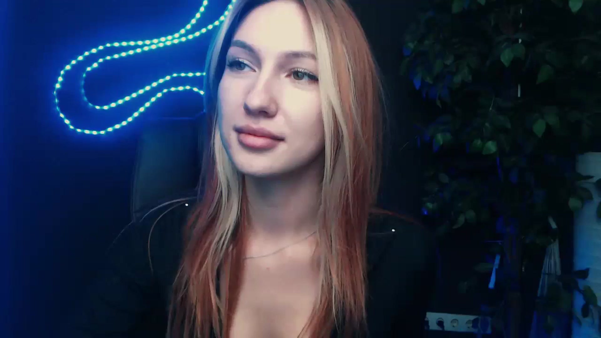 Gallery image thumbnail from LovelyGin's myfreecams stream on, 10/10/2023, 16:39 image 15 of 20