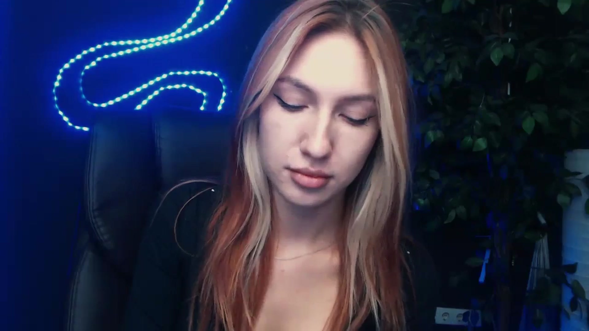 Gallery image thumbnail from LovelyGin's myfreecams stream on, 10/10/2023, 16:39 image 19 of 20