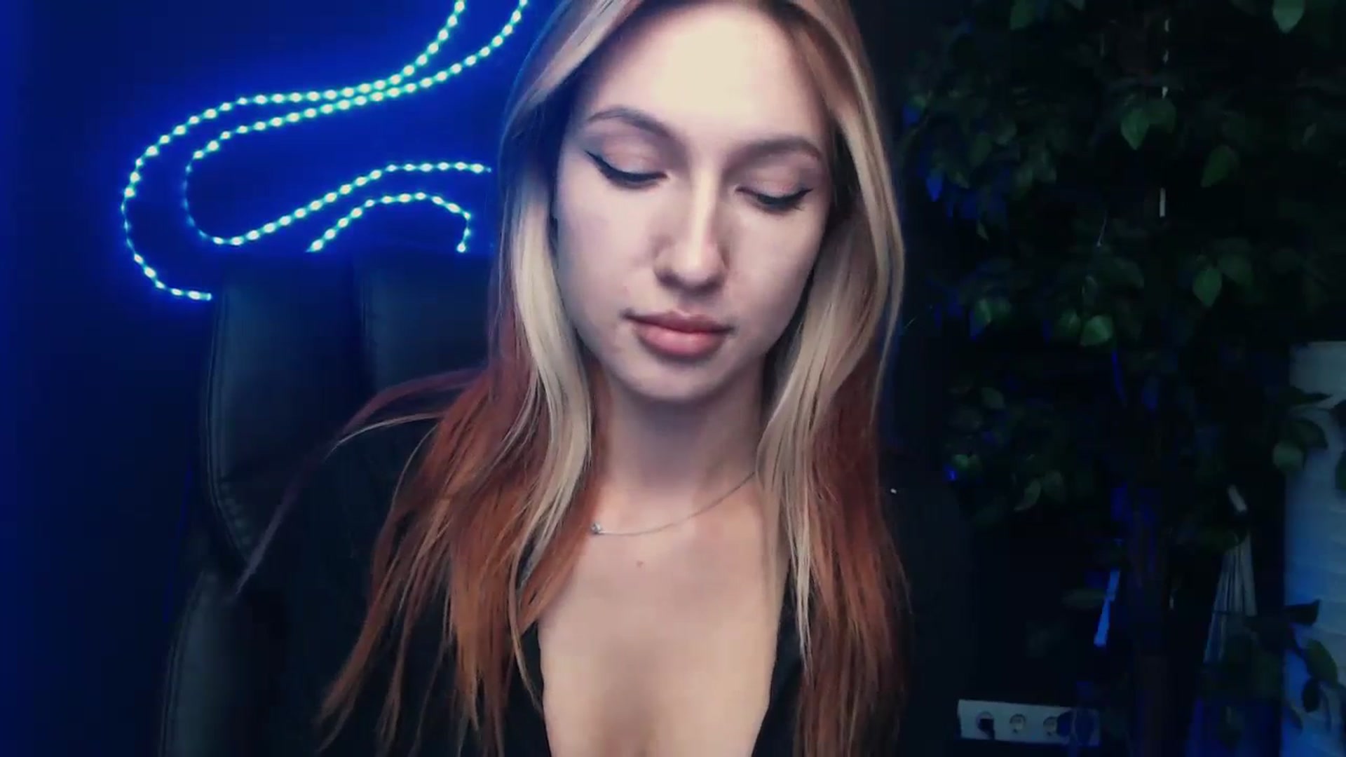 Gallery image thumbnail from LovelyGin's myfreecams stream on, 10/10/2023, 16:39 image 6 of 20