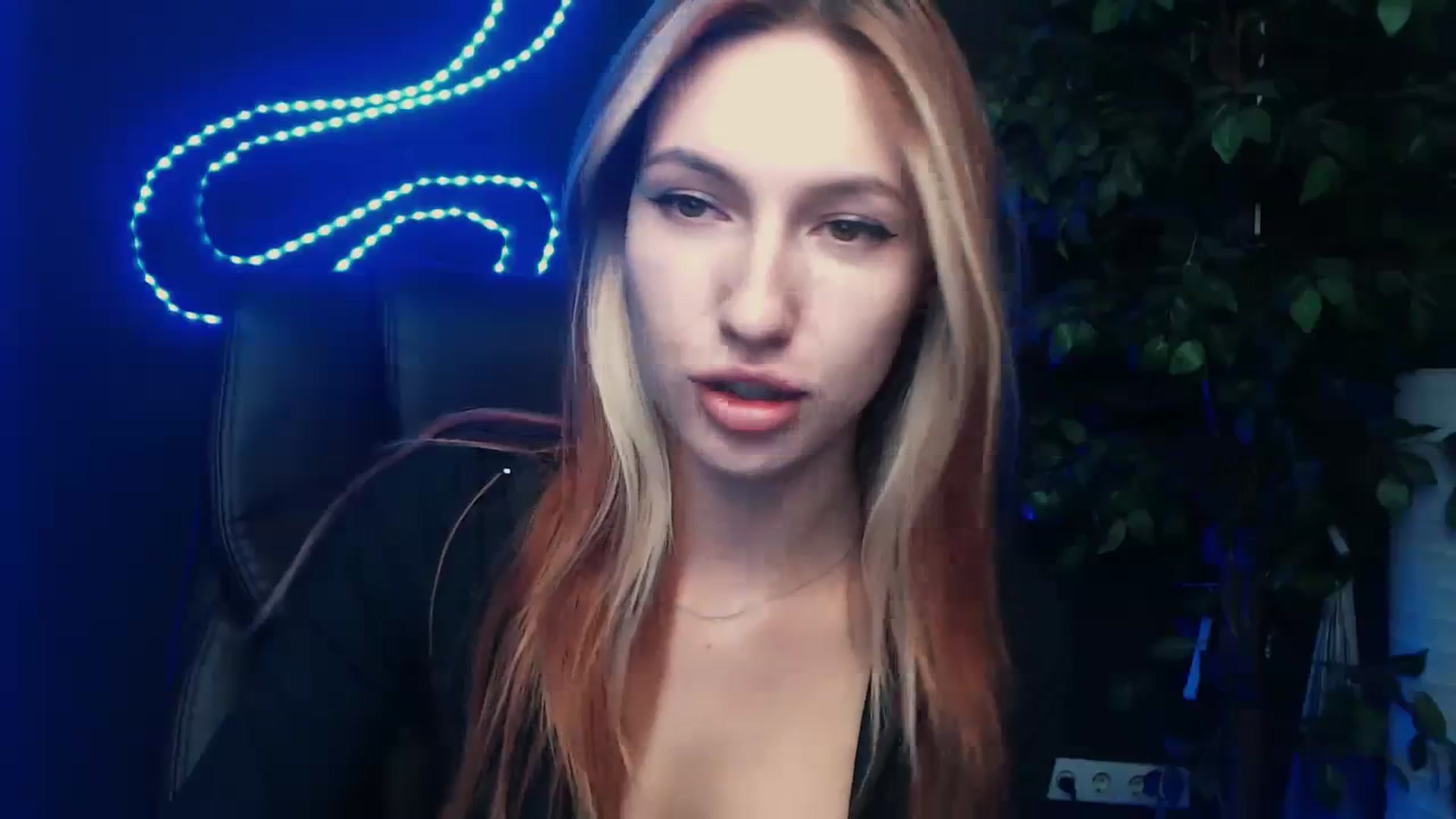 Gallery image thumbnail from LovelyGin's myfreecams stream on, 10/10/2023, 16:39 image 8 of 20