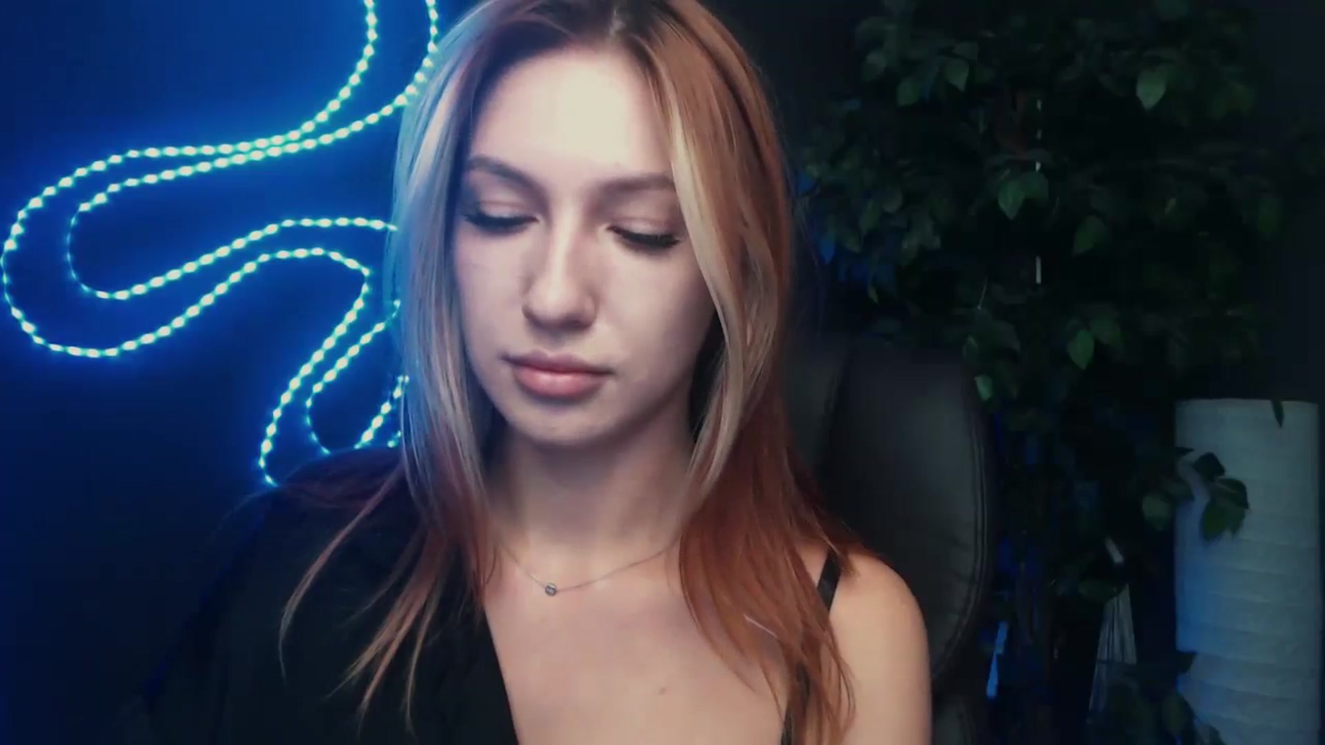 Gallery image thumbnail from LovelyGin's myfreecams stream on, 10/13/2023, 14:19 image 7 of 20