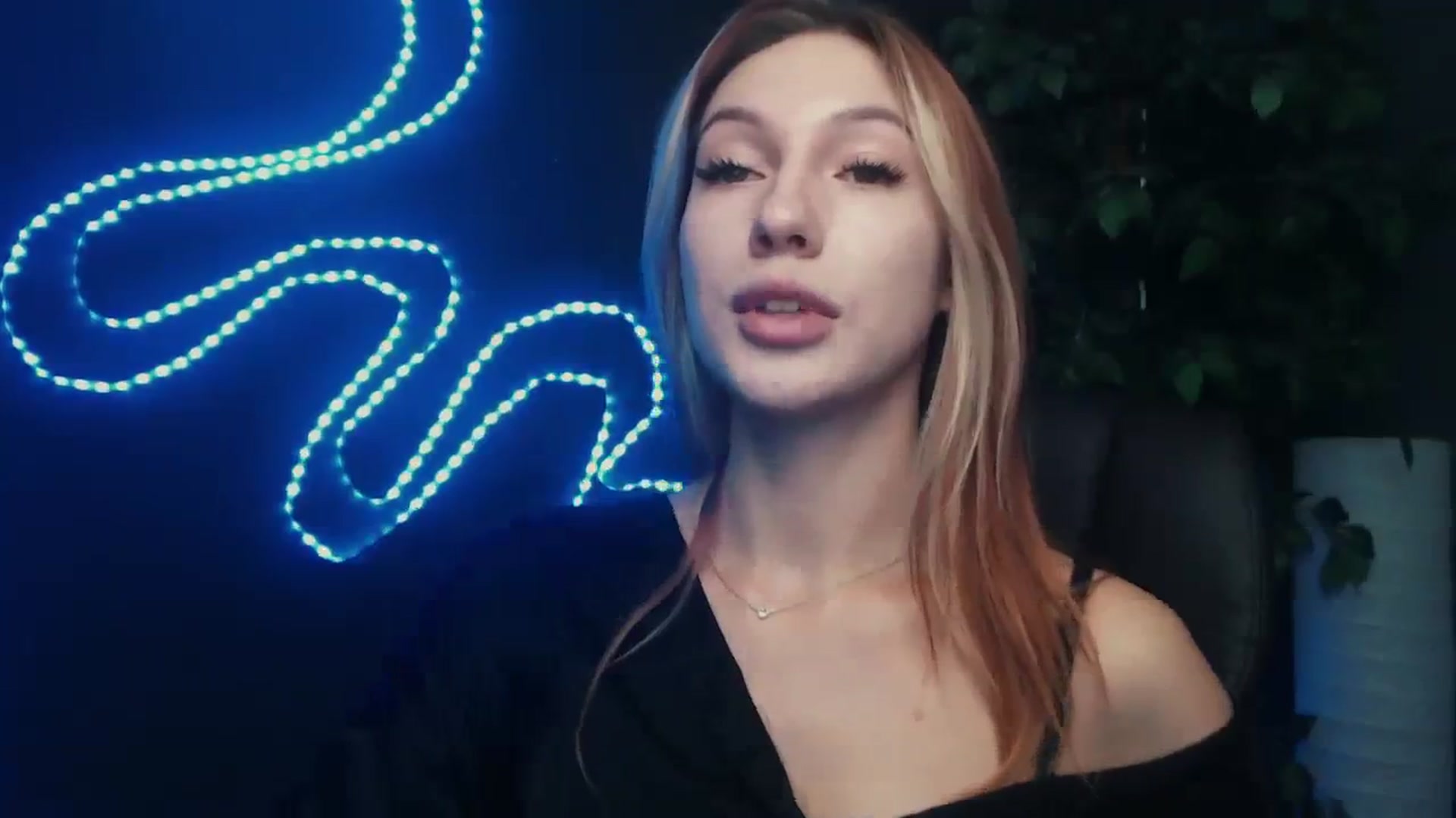Gallery image thumbnail from LovelyGin's myfreecams stream on, 10/13/2023, 14:19 image 10 of 20