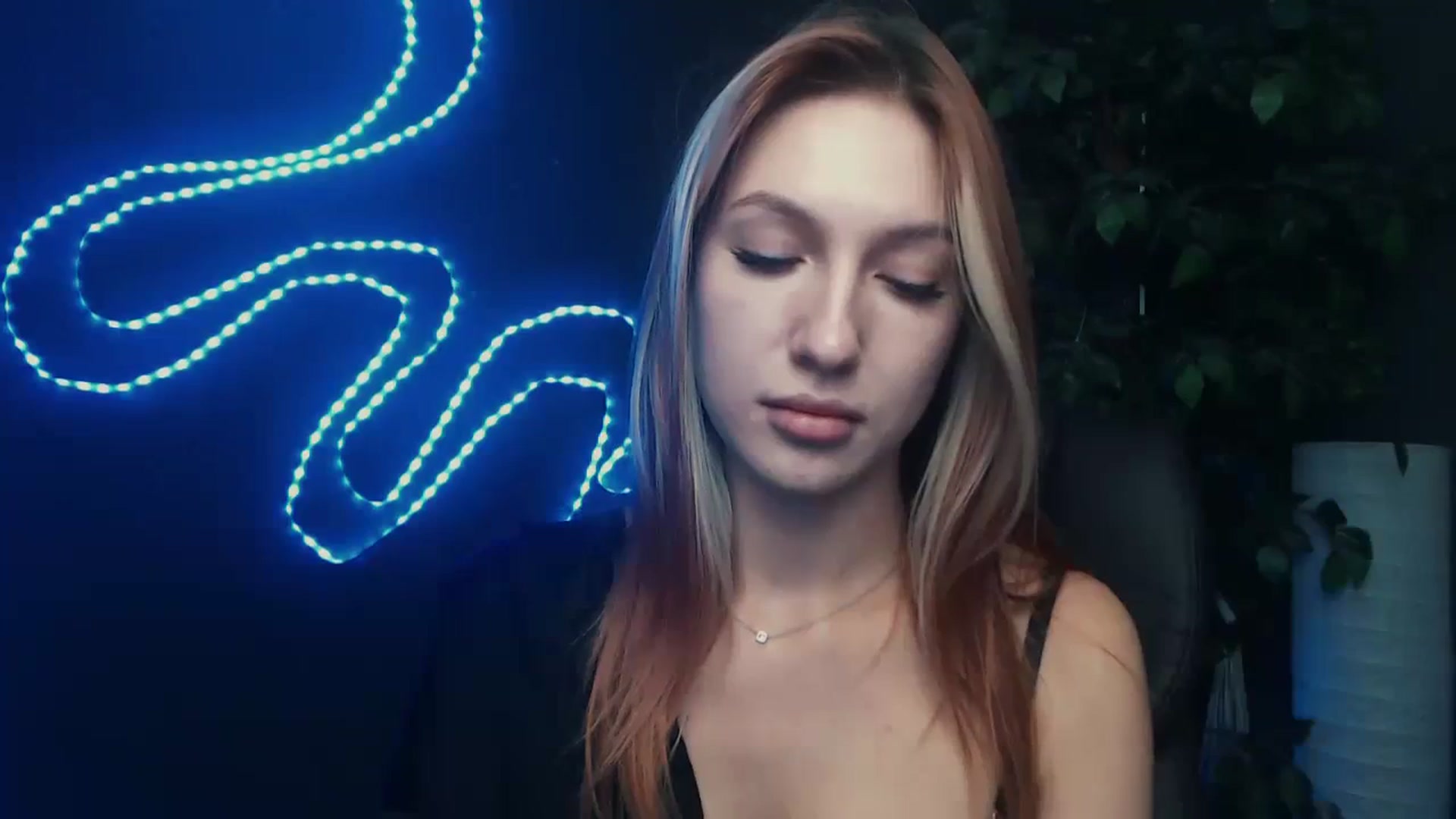 Gallery image thumbnail from LovelyGin's myfreecams stream on, 10/13/2023, 14:19 image 14 of 20