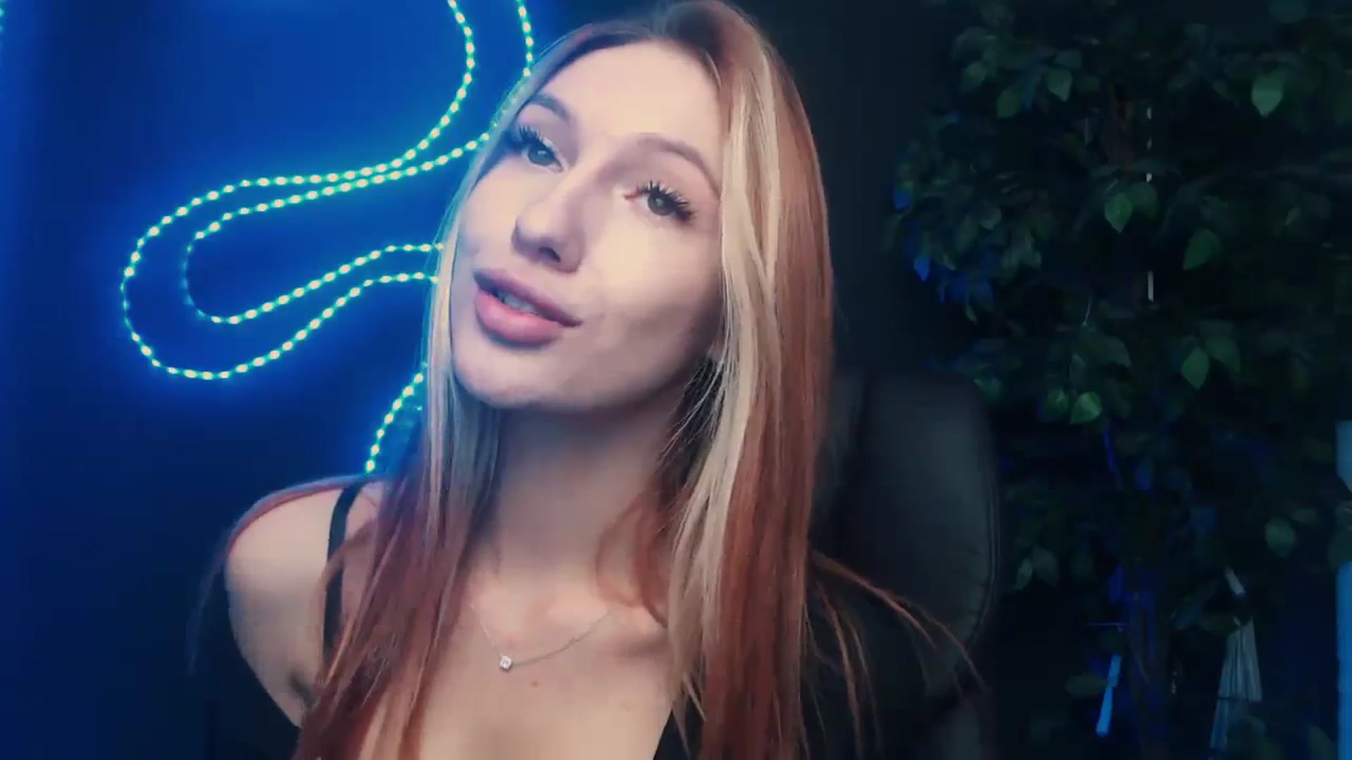 Gallery image thumbnail from LovelyGin's myfreecams stream on, 10/17/2023, 13:19 image 17 of 20