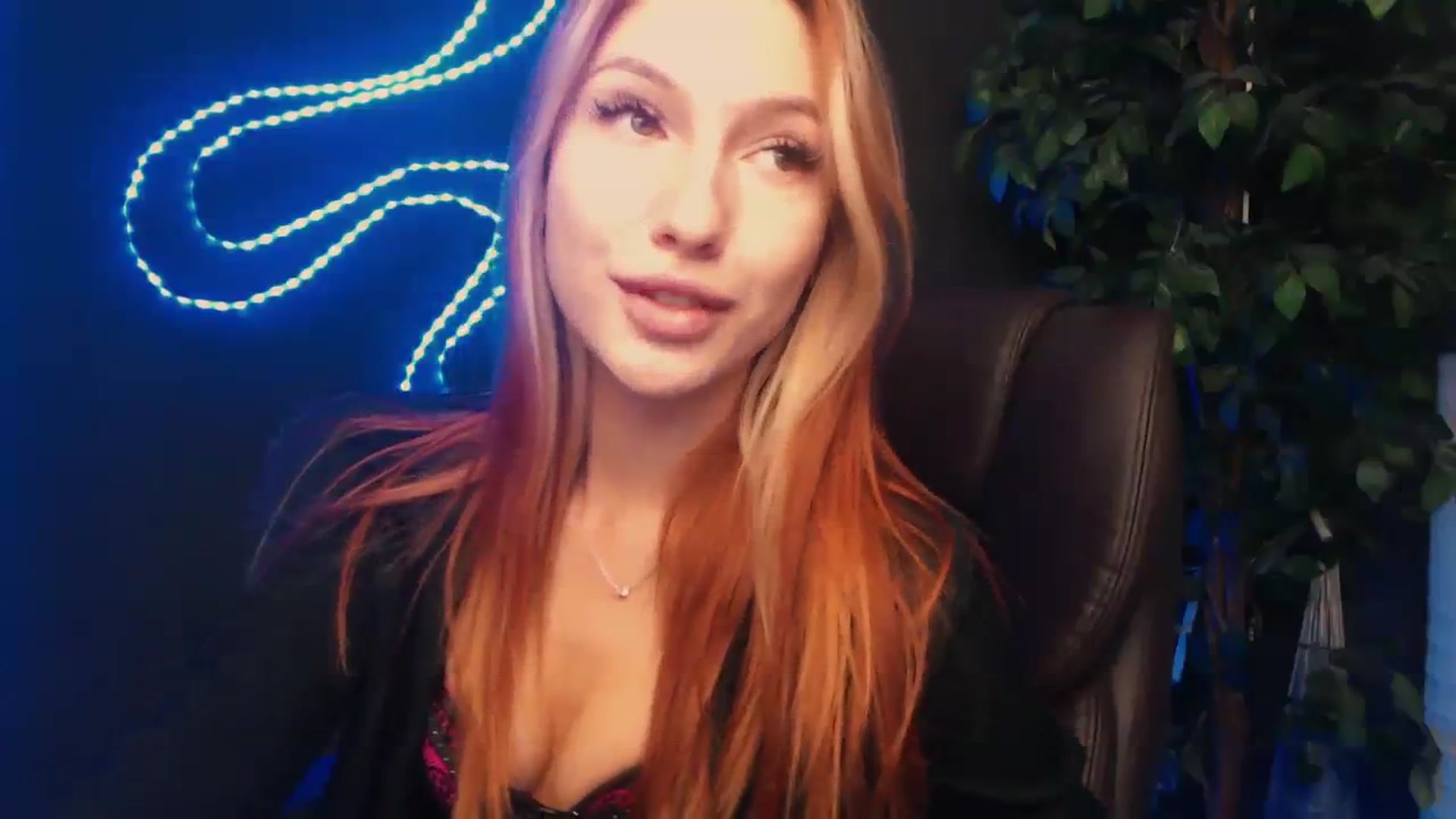 Gallery image thumbnail from LovelyGin's myfreecams stream on, 10/17/2023, 13:19 image 6 of 20