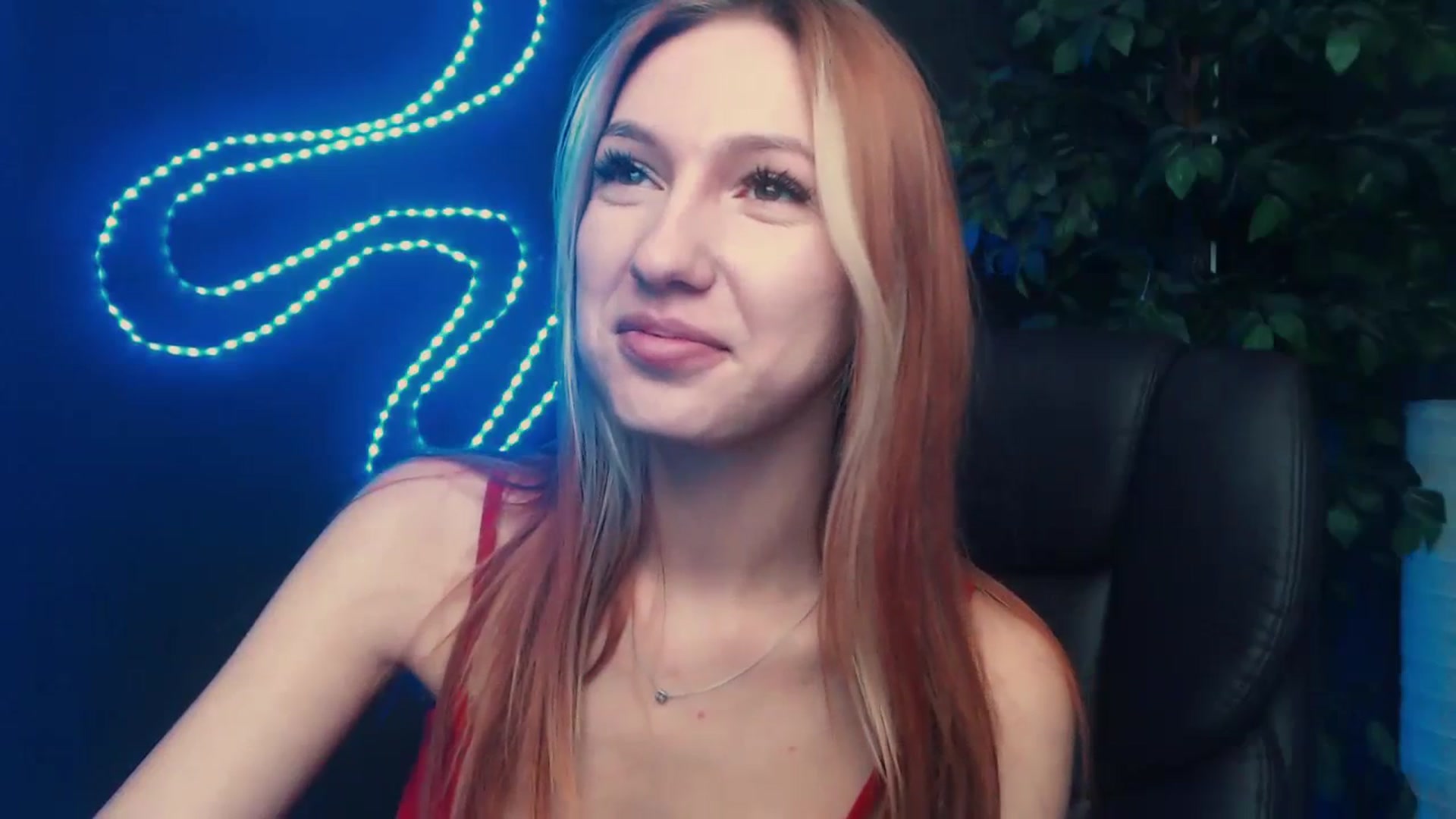 Gallery image thumbnail from LovelyGin's myfreecams stream on, 10/17/2023, 14:37 image 10 of 20