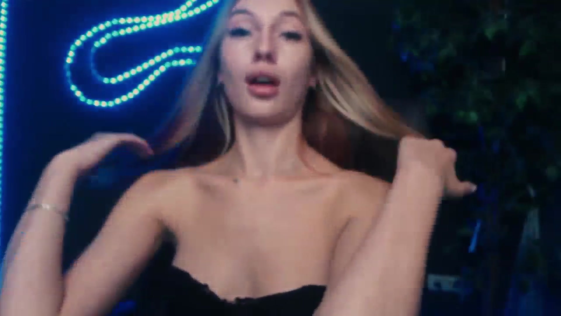 Gallery image thumbnail from LovelyGin's myfreecams stream on, 10/17/2023, 16:38 image 6 of 20