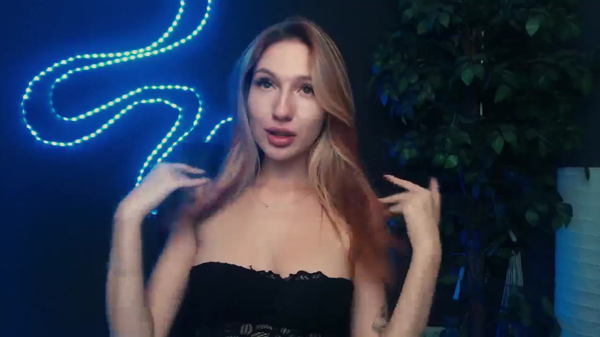 Gallery image thumbnail from LovelyGin's myfreecams stream on, 10/17/2023, 18:09 image 7 of 20