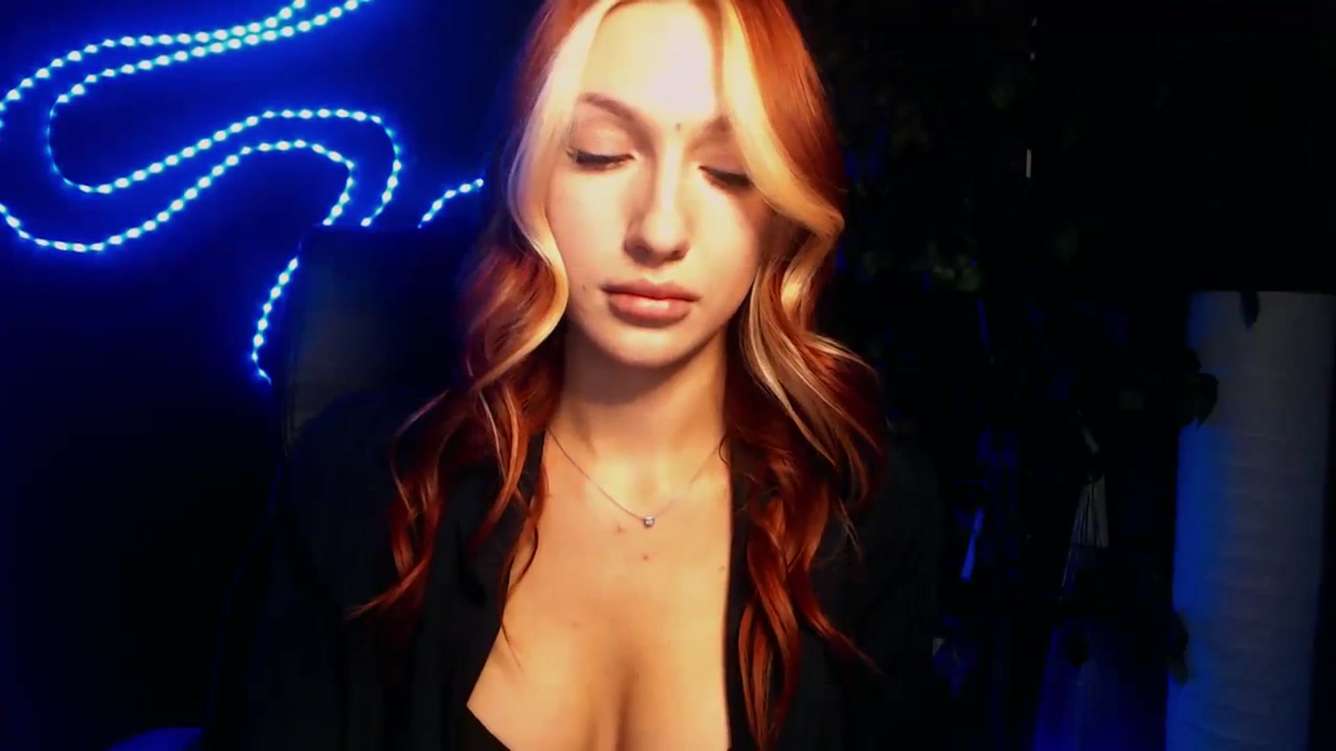 Gallery image thumbnail from LovelyGin's myfreecams stream on, 10/19/2023, 13:36 image 13 of 20