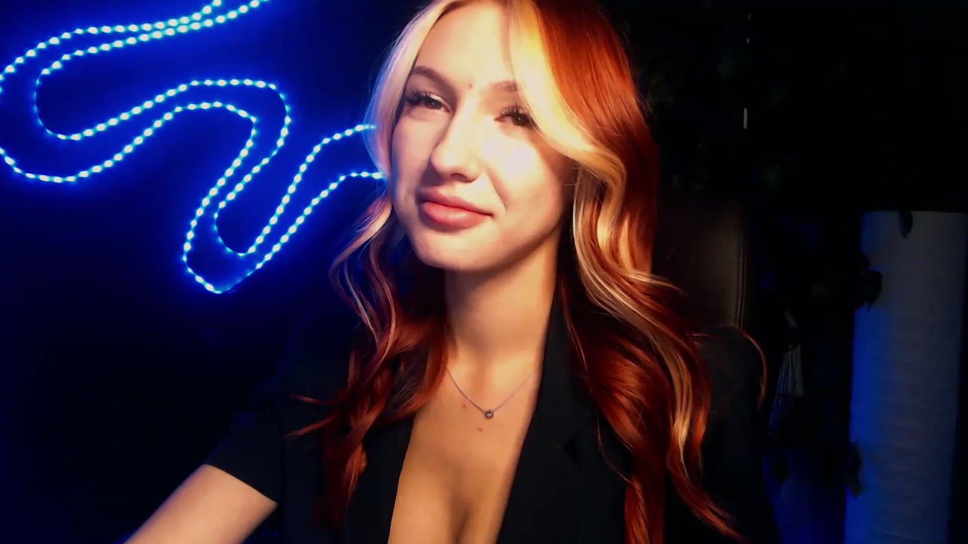 Gallery image thumbnail from LovelyGin's myfreecams stream on, 10/19/2023, 13:36 image 11 of 20