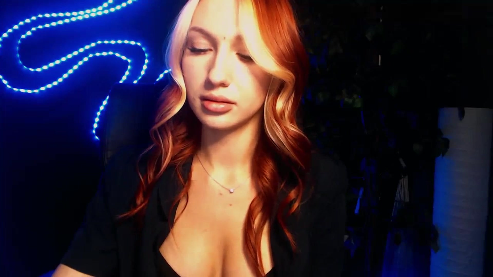 Gallery image thumbnail from LovelyGin's myfreecams stream on, 10/19/2023, 13:36 image 12 of 20