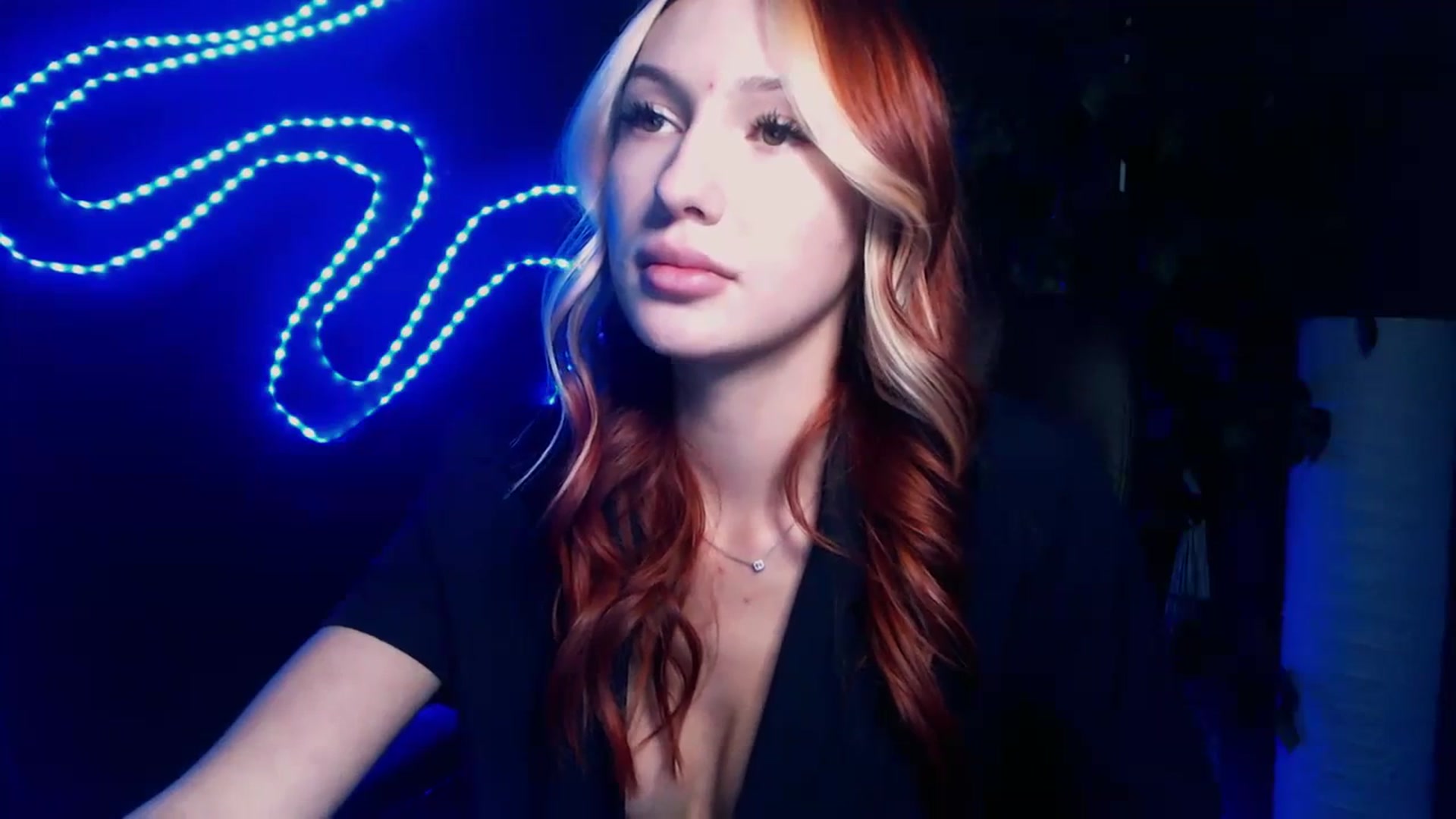 Gallery image thumbnail from LovelyGin's myfreecams stream on, 10/19/2023, 13:36 image 7 of 20