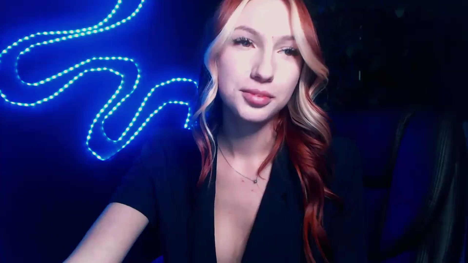 Gallery image thumbnail from LovelyGin's myfreecams stream on, 10/19/2023, 13:36 image 6 of 20