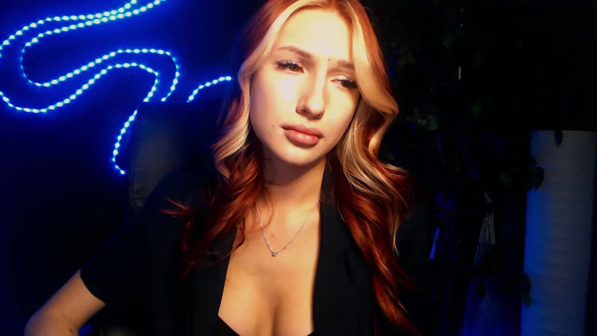 Gallery image thumbnail from LovelyGin's myfreecams stream on, 10/19/2023, 13:36 image 14 of 20