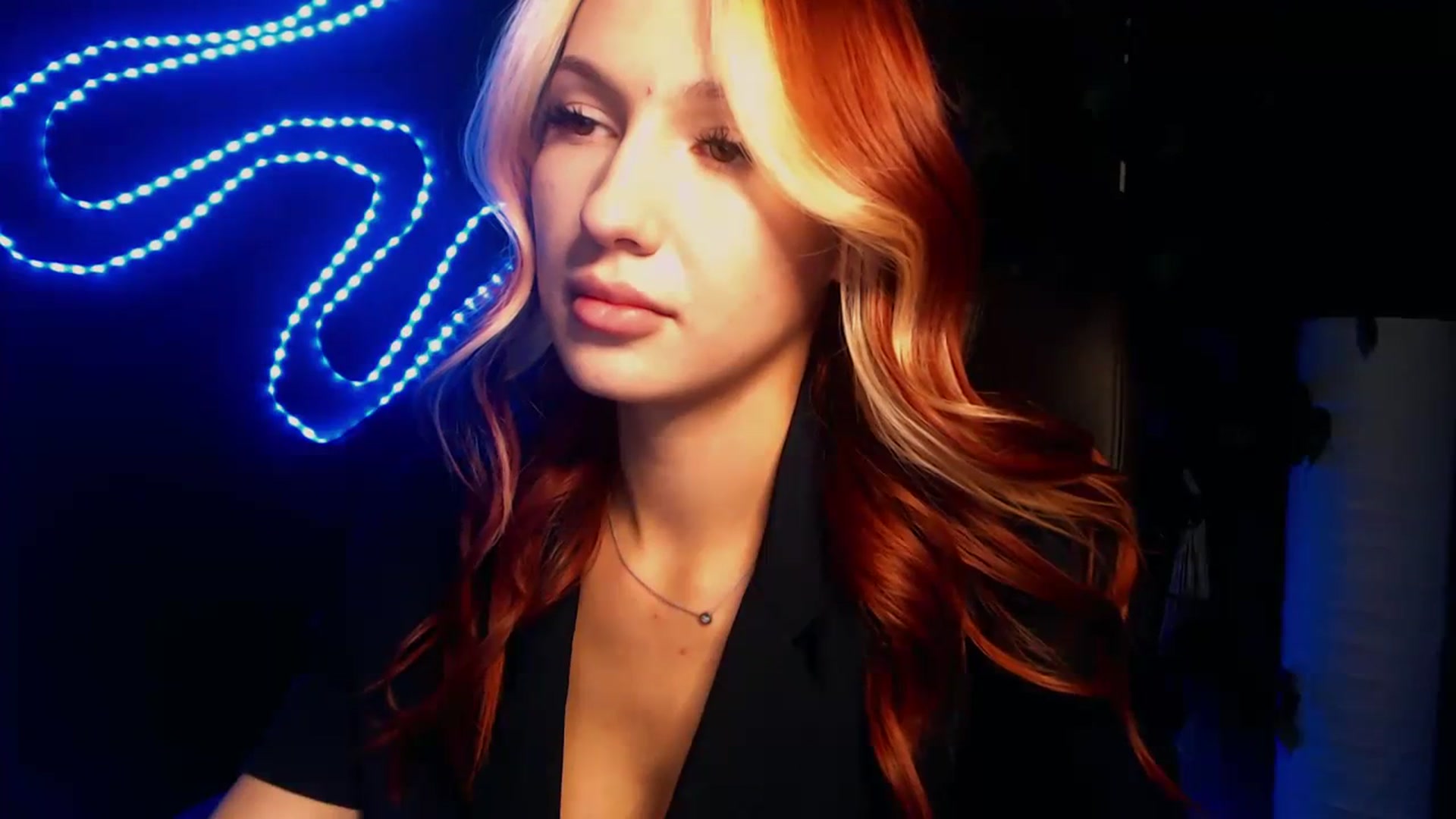 Gallery image thumbnail from LovelyGin's myfreecams stream on, 10/19/2023, 13:36 image 9 of 20