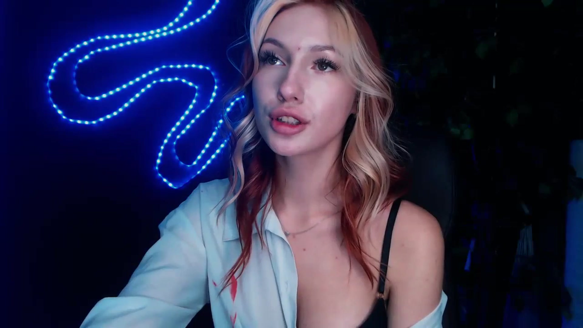 Gallery image thumbnail from LovelyGin's myfreecams stream on, 10/19/2023, 14:29 image 10 of 20