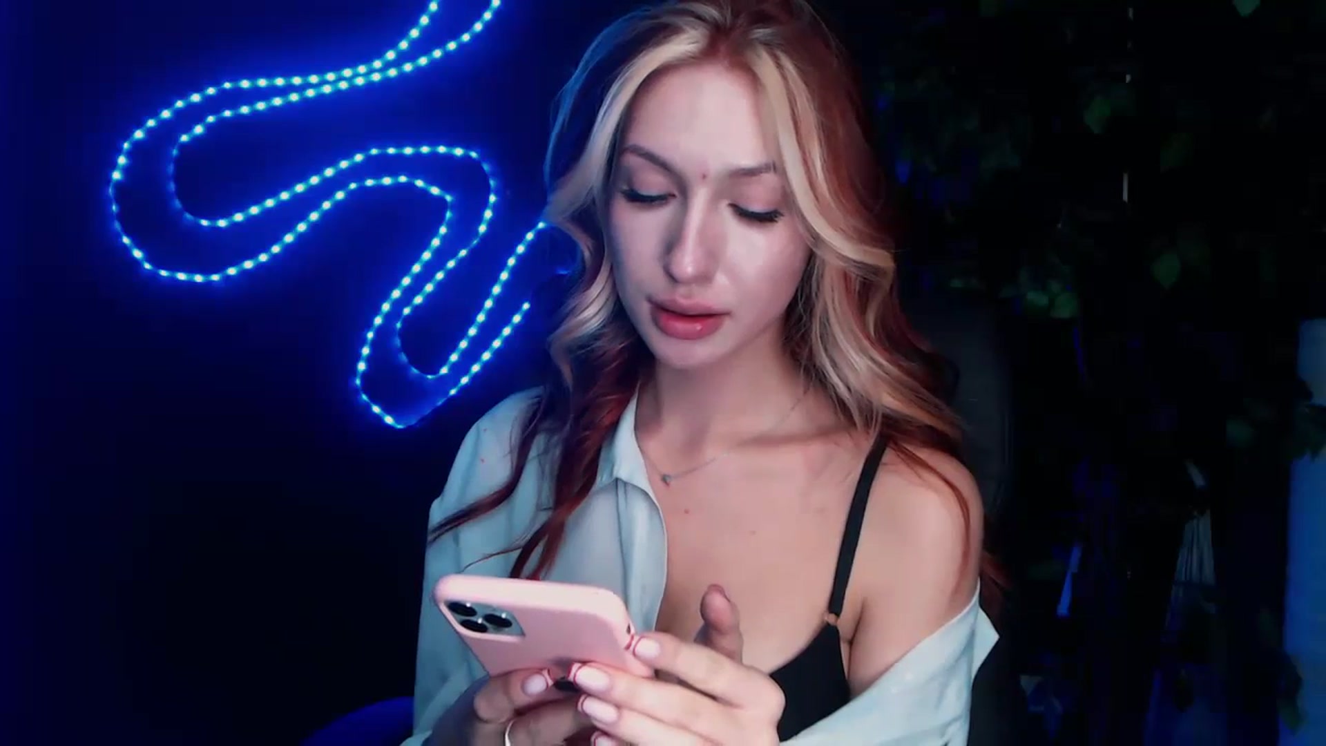 Gallery image thumbnail from LovelyGin's myfreecams stream on, 10/19/2023, 14:29 image 3 of 20