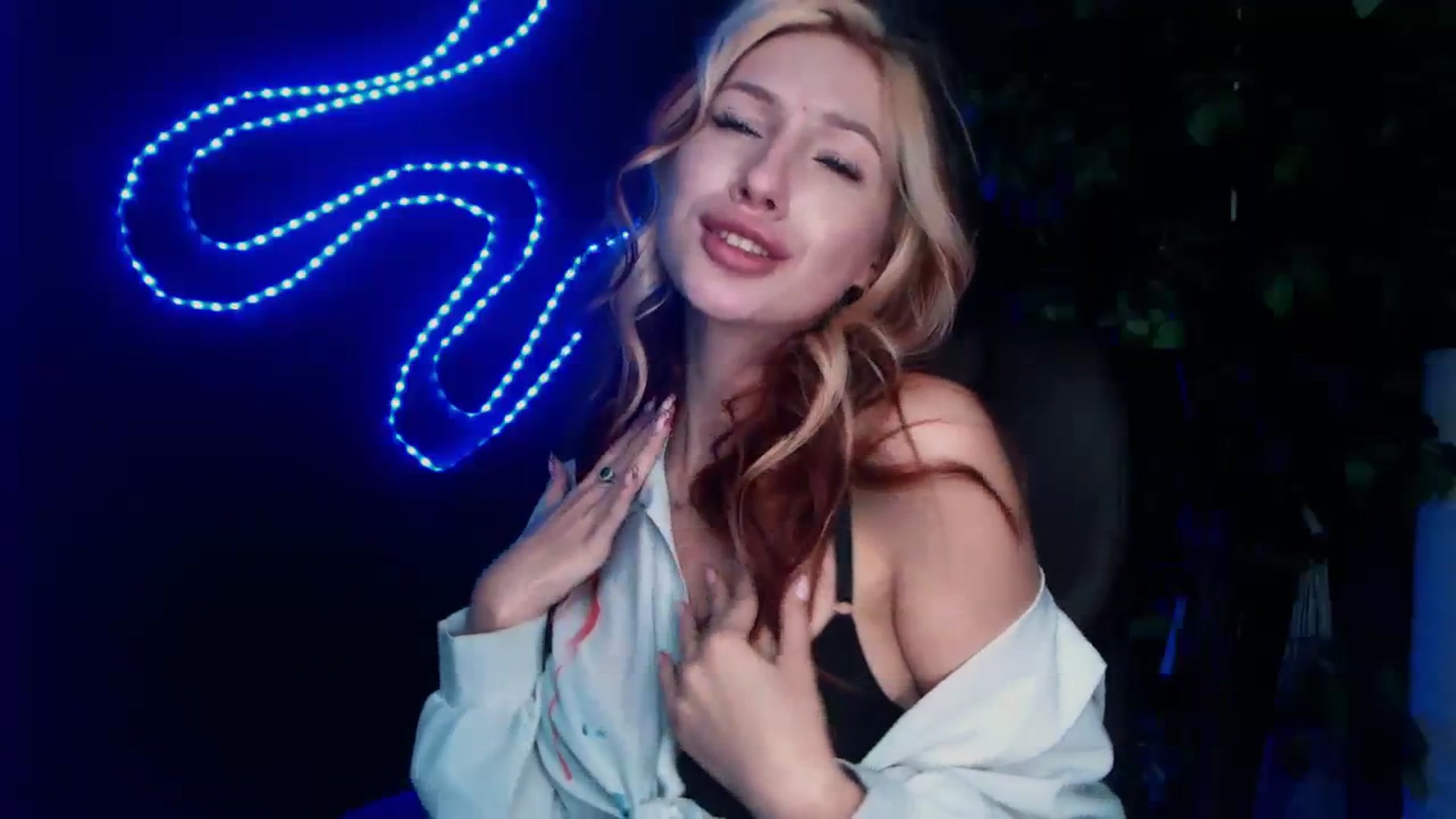 Gallery image thumbnail from LovelyGin's myfreecams stream on, 10/19/2023, 14:29 image 14 of 20