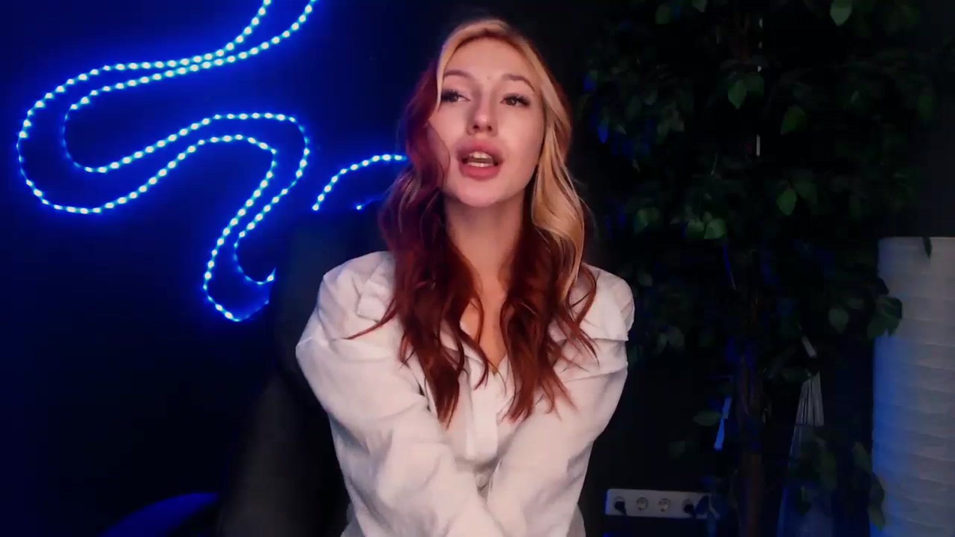 Gallery image thumbnail from LovelyGin's myfreecams stream on, 10/19/2023, 18:16 image 18 of 20