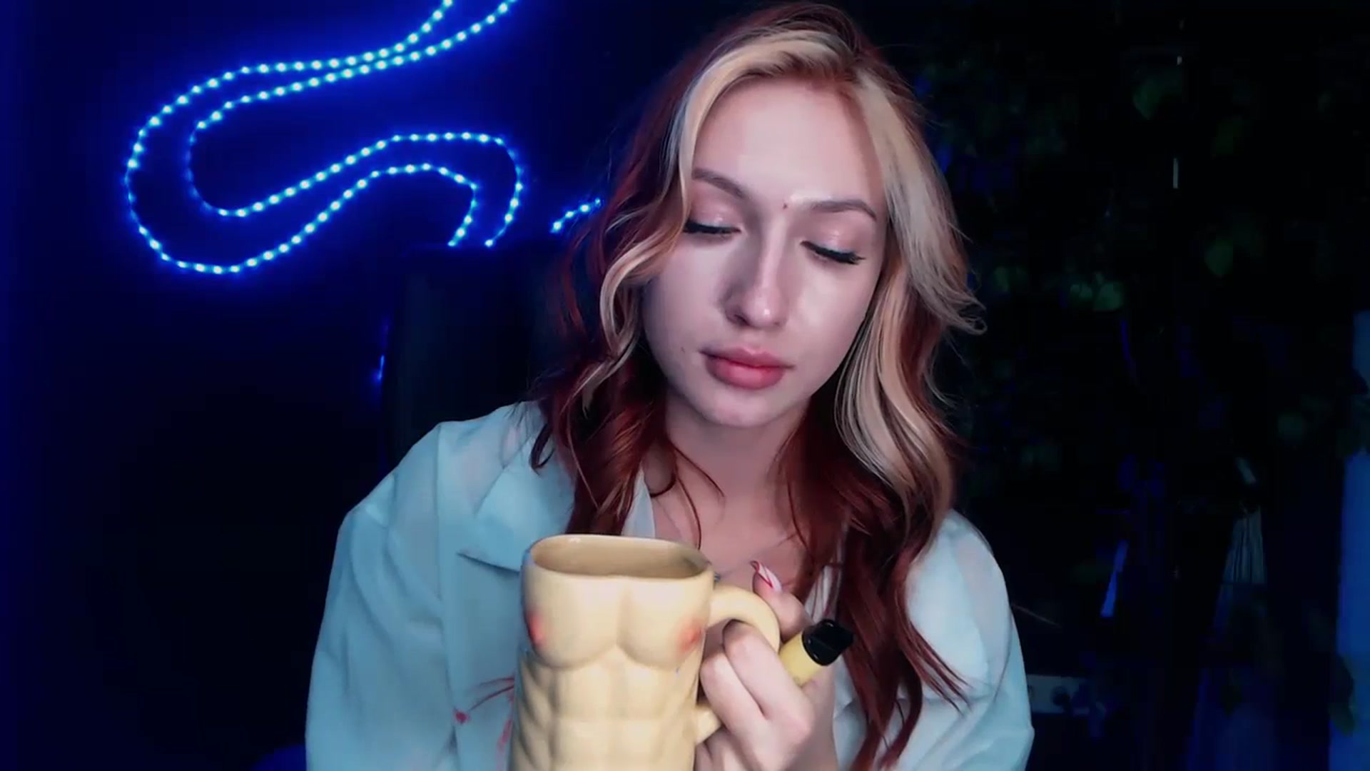 Gallery image thumbnail from LovelyGin's myfreecams stream on, 10/19/2023, 18:16 image 9 of 20