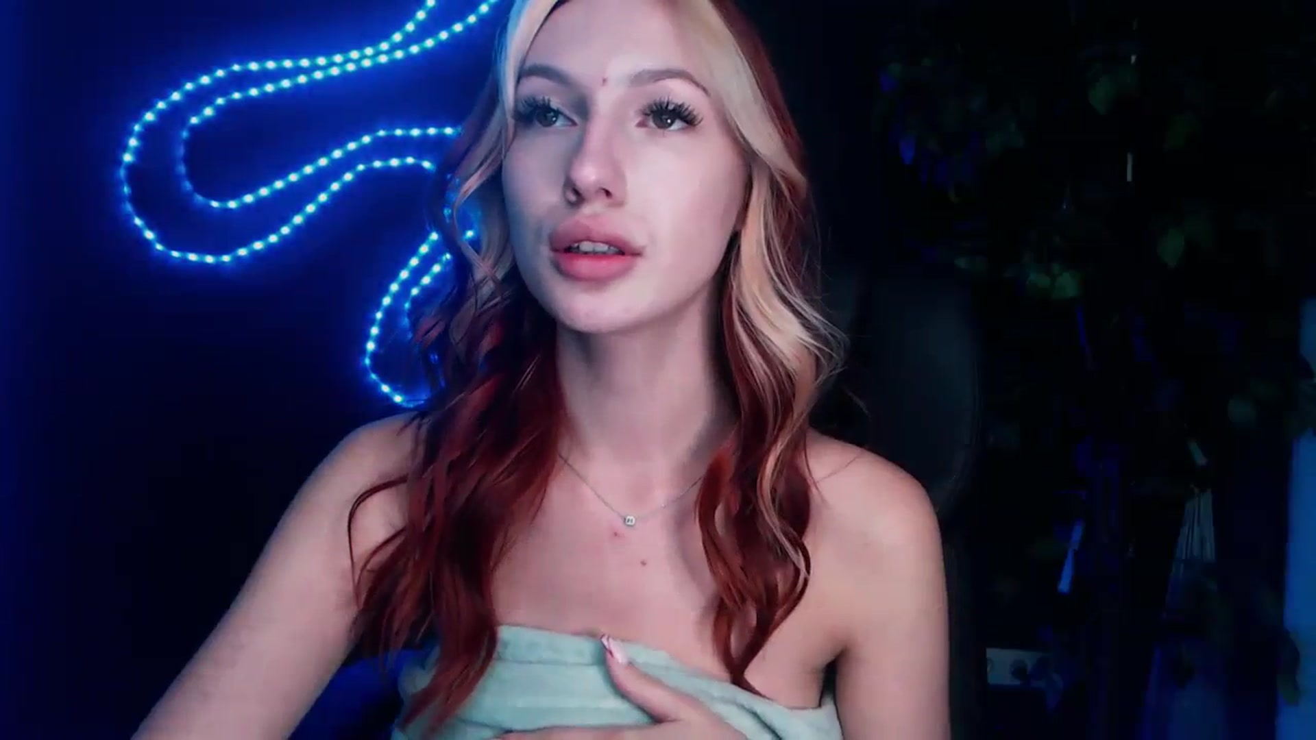 Gallery image thumbnail from LovelyGin's myfreecams stream on, 10/19/2023, 18:16 image 7 of 20