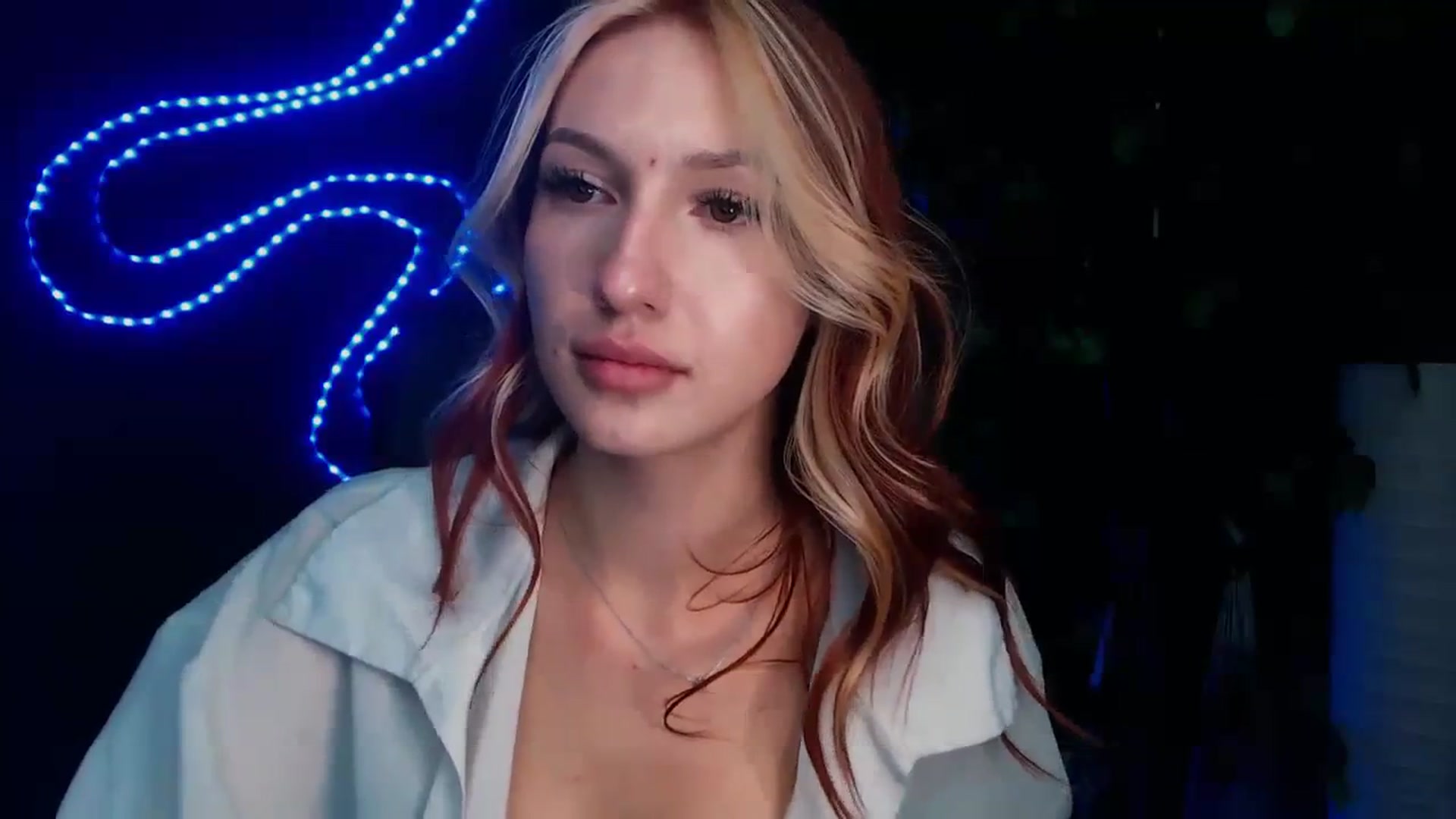 Gallery image thumbnail from LovelyGin's myfreecams stream on, 10/19/2023, 18:55 image 6 of 20