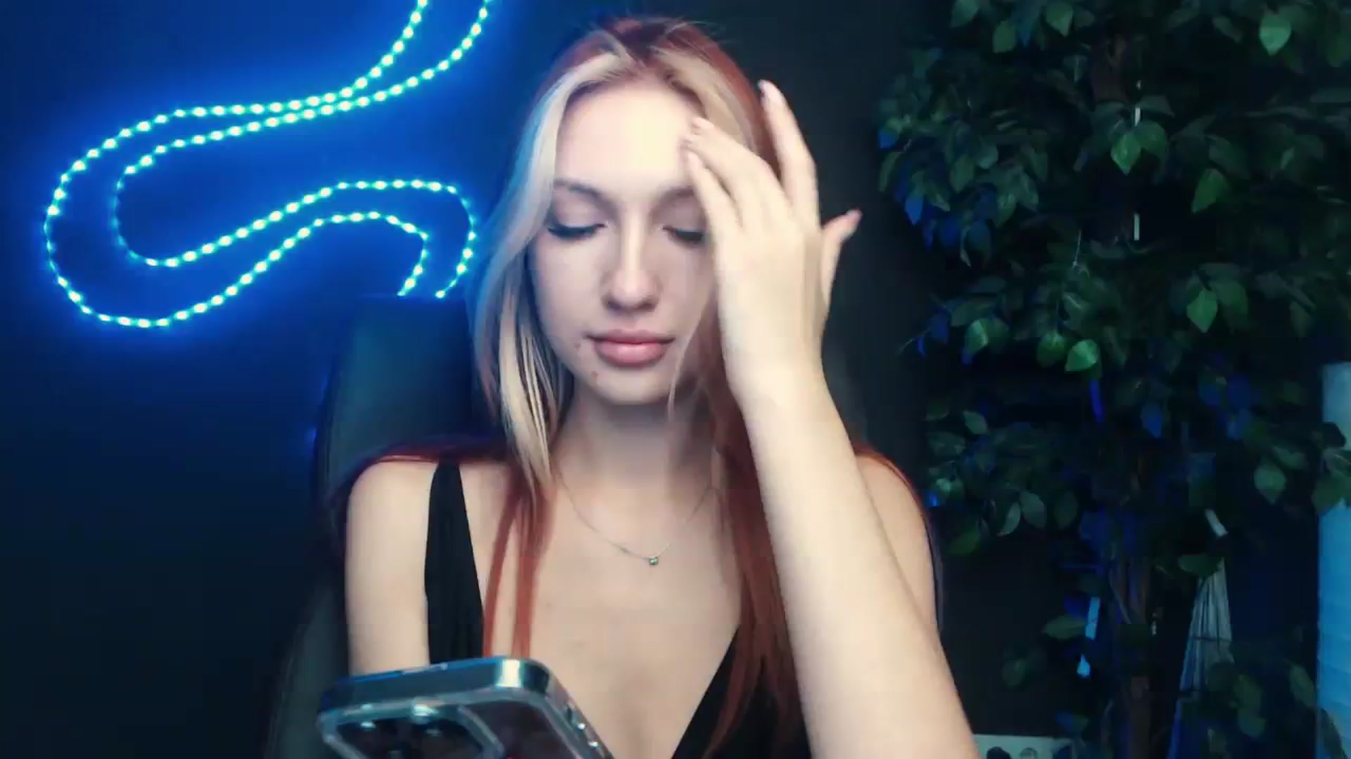 Gallery image thumbnail from LovelyGin's myfreecams stream on, 10/23/2023, 14:36 image 1 of 20