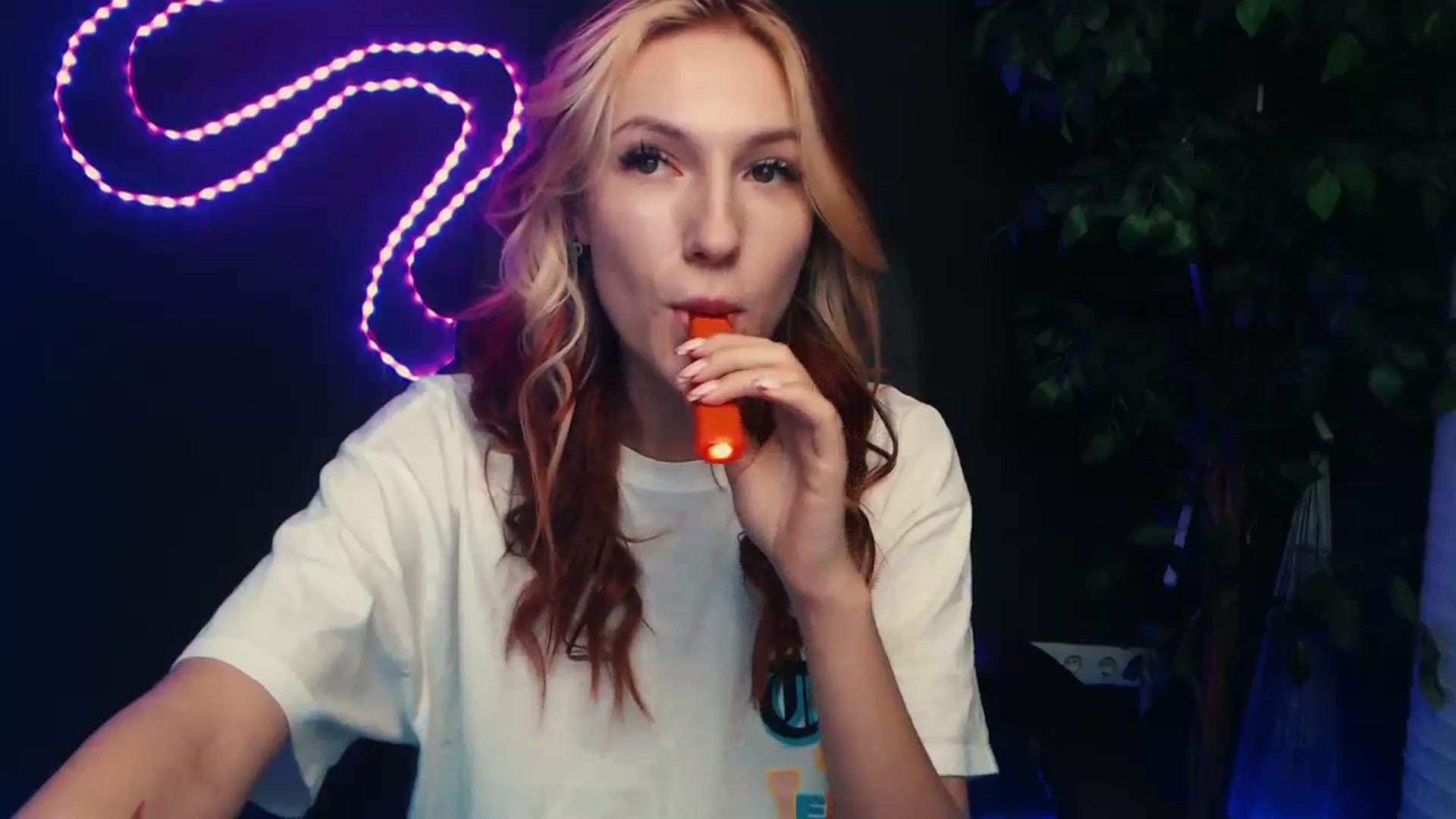 Gallery image thumbnail from LovelyGin's myfreecams stream on, 10/24/2023, 16:10 image 4 of 20
