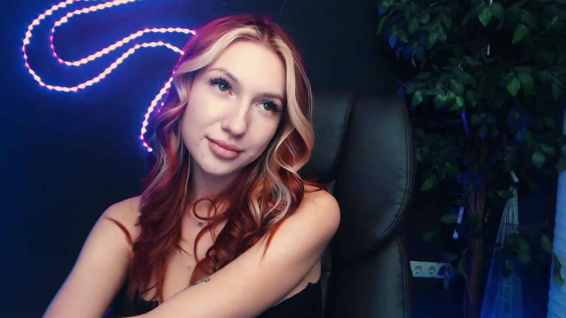 Gallery image thumbnail from LovelyGin's myfreecams stream on, 10/24/2023, 16:38 image 12 of 20
