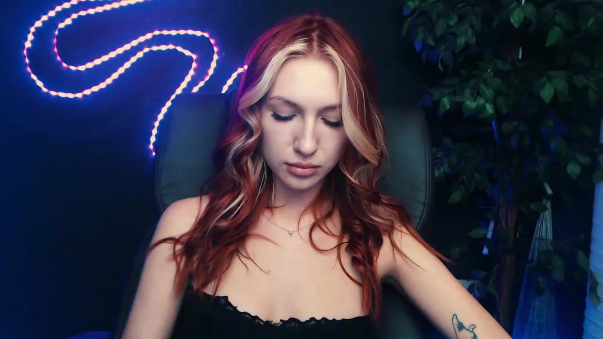 Gallery image thumbnail from LovelyGin's myfreecams stream on, 10/24/2023, 16:38 image 4 of 20