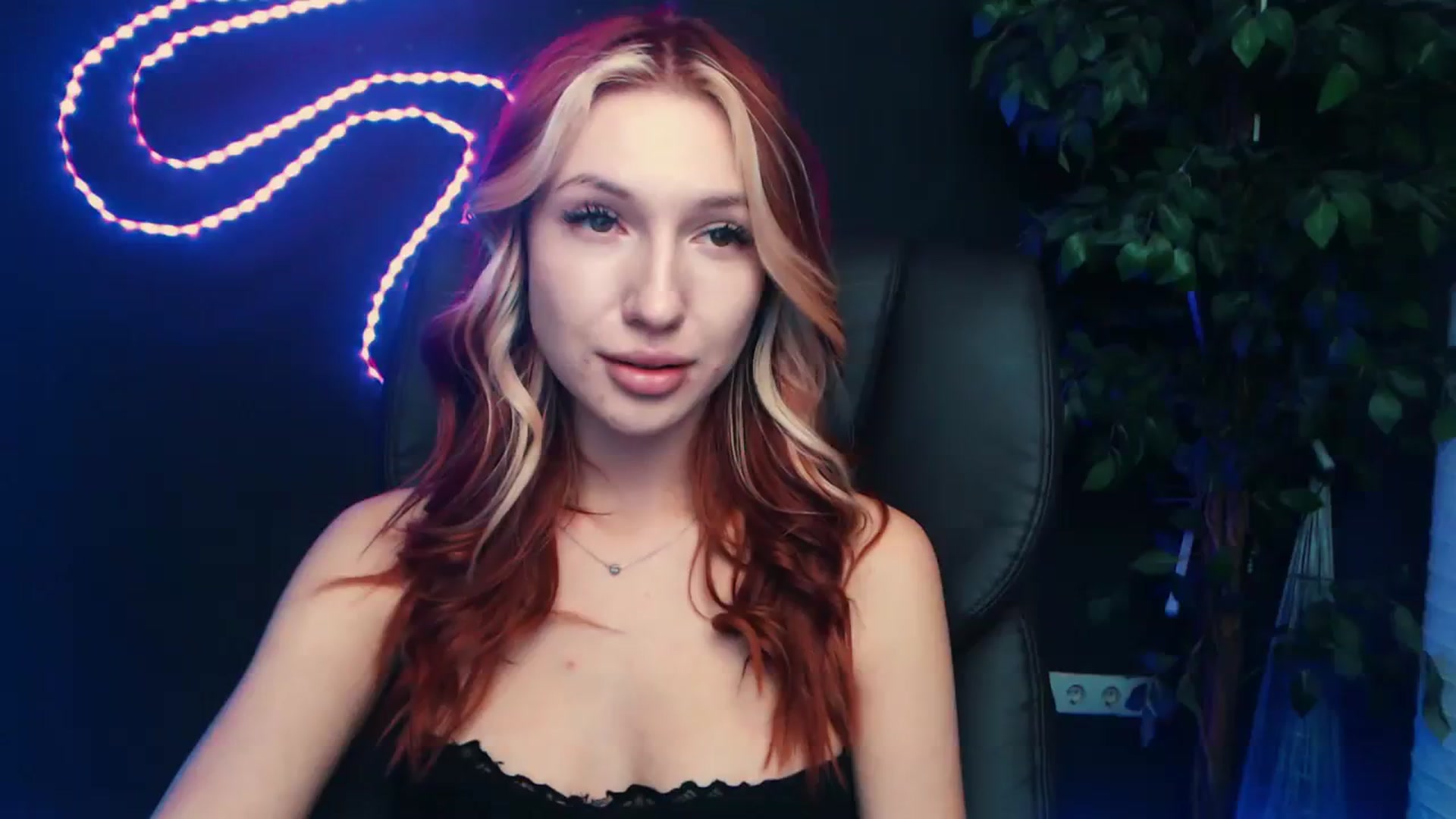 Gallery image thumbnail from LovelyGin's myfreecams stream on, 10/24/2023, 16:38 image 1 of 20
