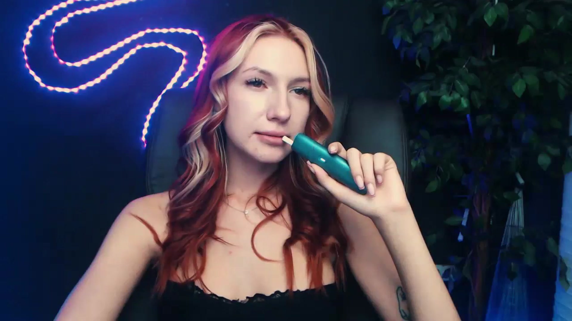 Gallery image thumbnail from LovelyGin's myfreecams stream on, 10/24/2023, 16:38 image 10 of 20