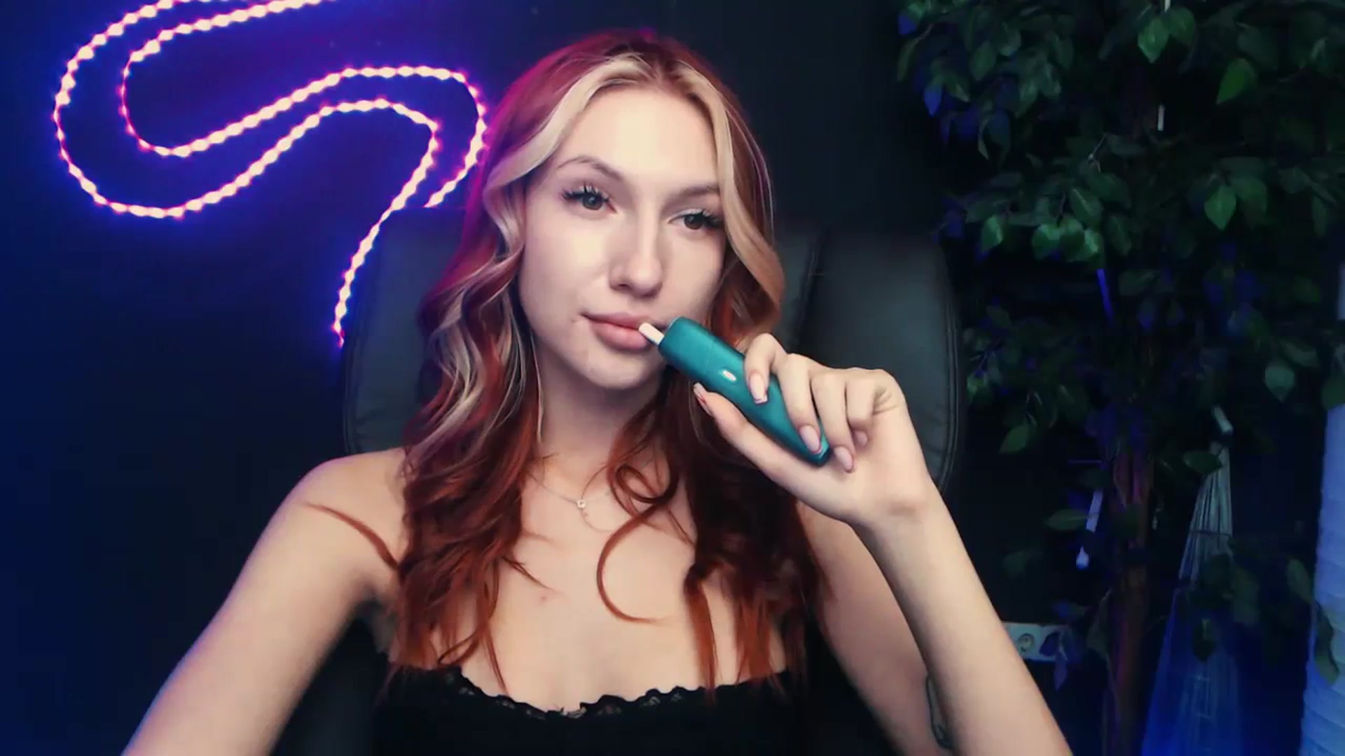 Gallery image thumbnail from LovelyGin's myfreecams stream on, 10/24/2023, 16:38 image 9 of 20
