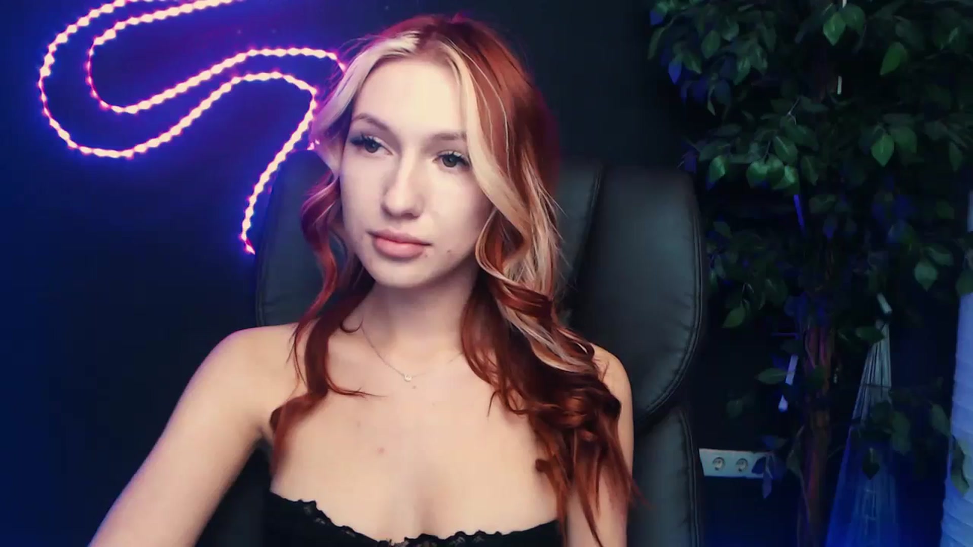 Gallery image thumbnail from LovelyGin's myfreecams stream on, 10/24/2023, 16:38 image 14 of 20